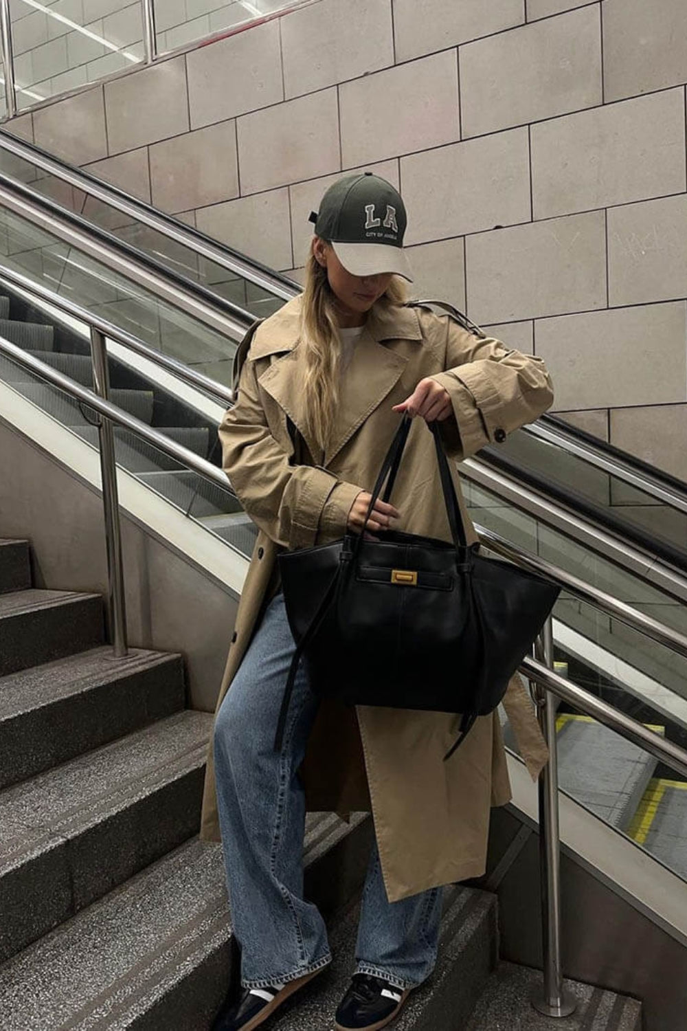 Ruime Shopper Tas met Metalen Sluiting en Comfortabele Schouderhengsels voor Dagelijks Gebruik en Boodschappen | Sansoti