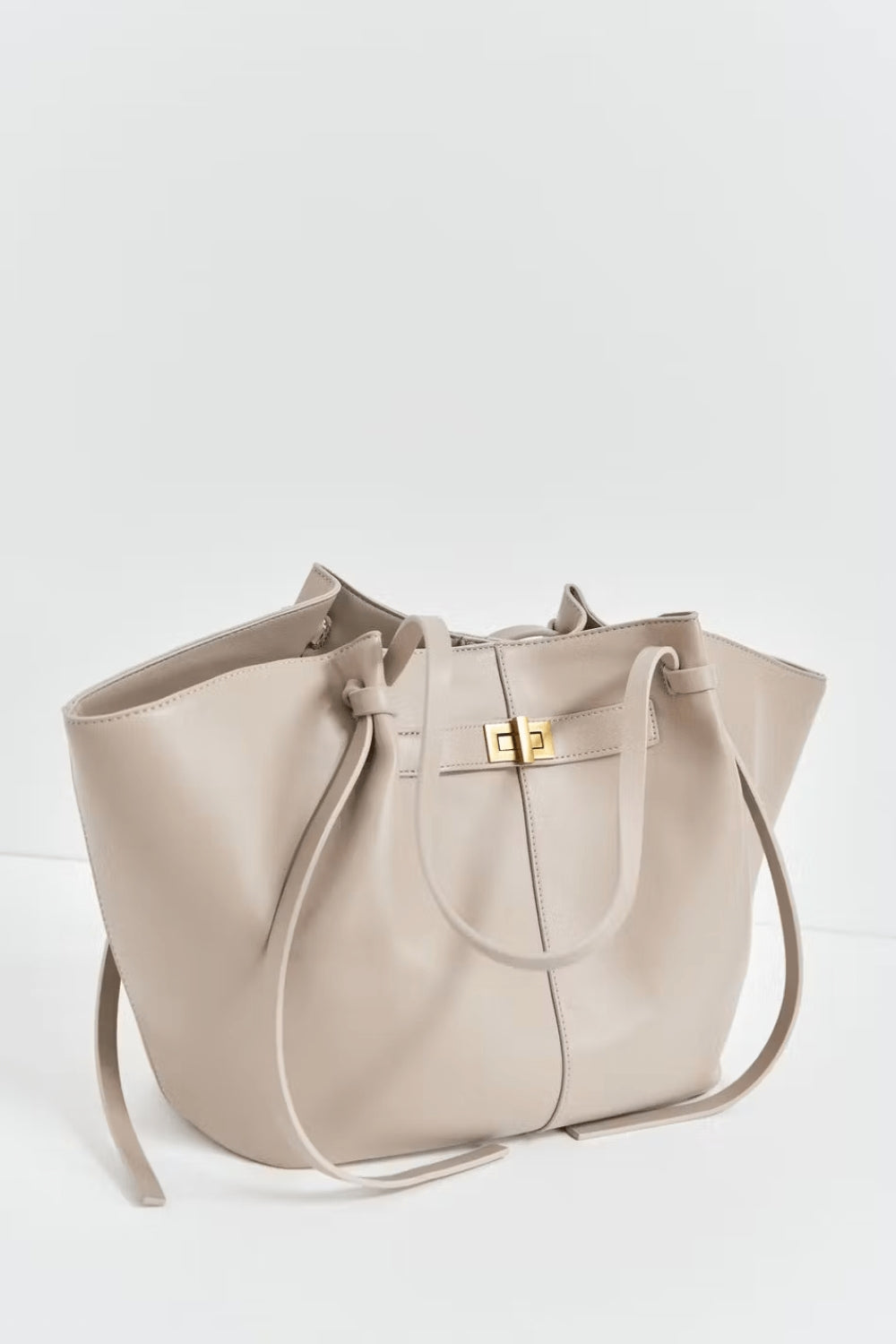 Ruime Shopper Tas met Metalen Sluiting en Comfortabele Schouderhengsels voor Dagelijks Gebruik en Boodschappen | Sansoti