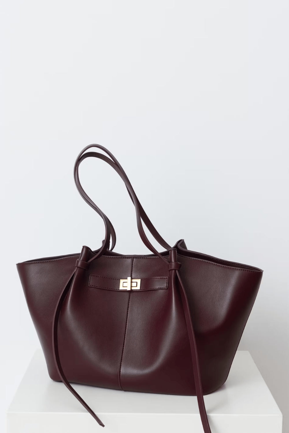 Ruime Shopper Tas met Metalen Sluiting en Comfortabele Schouderhengsels voor Dagelijks Gebruik en Boodschappen | Sansoti