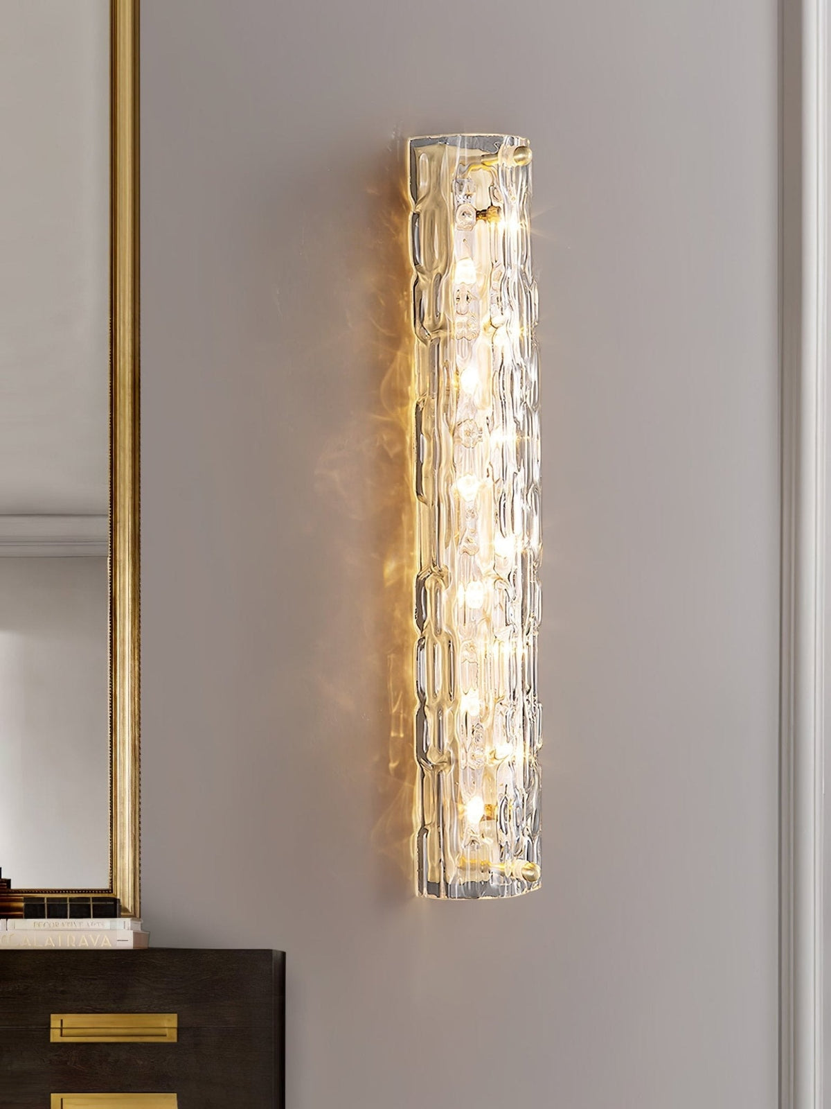 Glas-Wandleuchte aus messingfarbenem Metall, integrierte LED 3000K-6000K, dimmbare integrierte Beleuchtung, Wohnzimmer | Sansoti