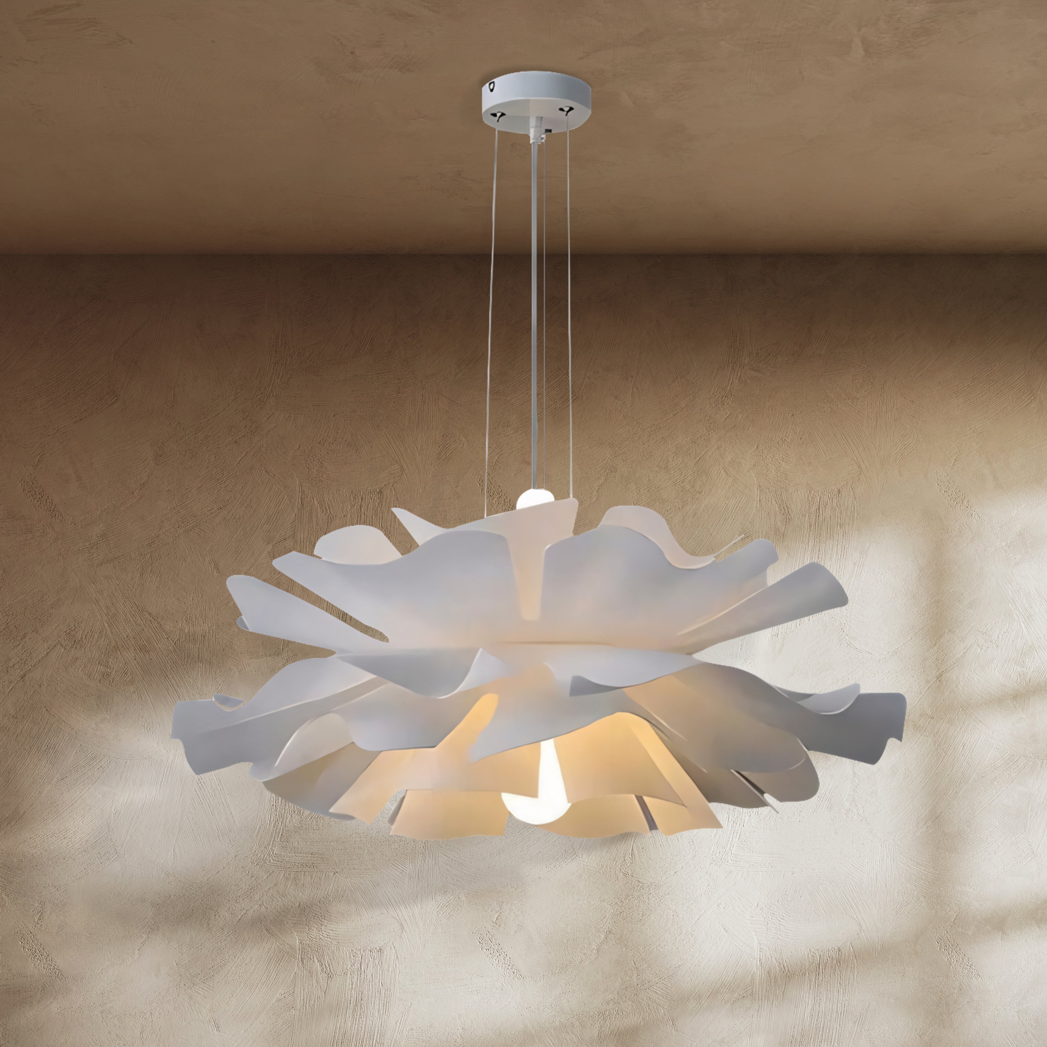 Lustre LED sculptural en forme de fleur avec diffusion douce de la lumière | Restfield