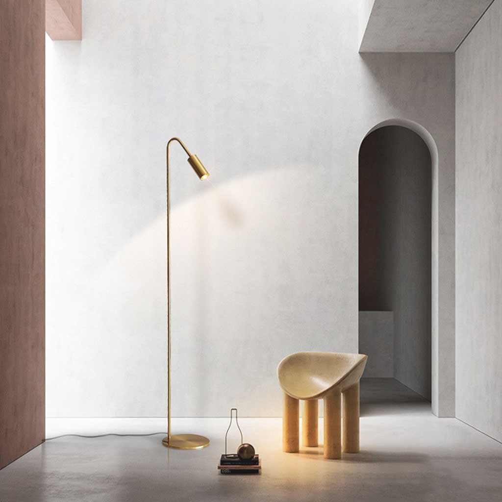 Stojąca lampa podłogowa z mosiądzu, LED, zakrzywiony reflektor do czytania, czarno-złota, minimalistyczna, elegancka, regulowane światło, do salonu | Sansoti