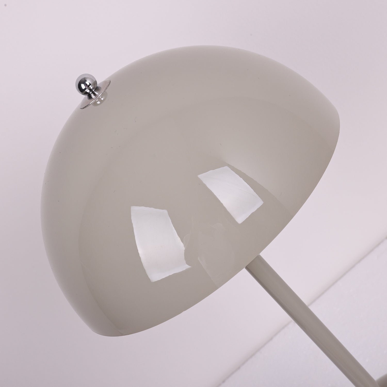 Draadloze Tafellamp met Geïntegreerde LED Accu — Dimbaar 3000K-6000K | Icoon Scandinavisch Design | Sansoti