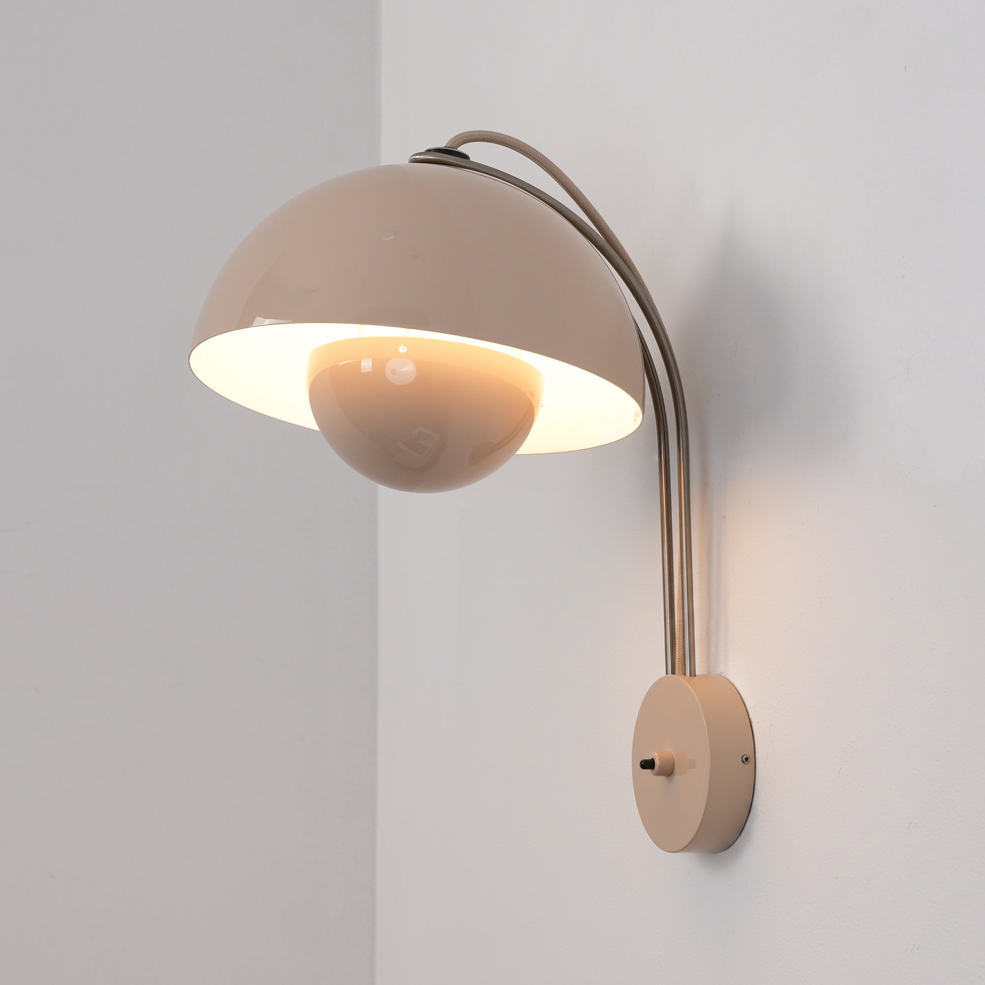 VP9 Wandlamp — Dubbele Koepel Stijlicoon in 13 Kleuren — Dimbaar E26/E27 — Voor Slaapkamer, Gang, Leeshoek | Sansoti