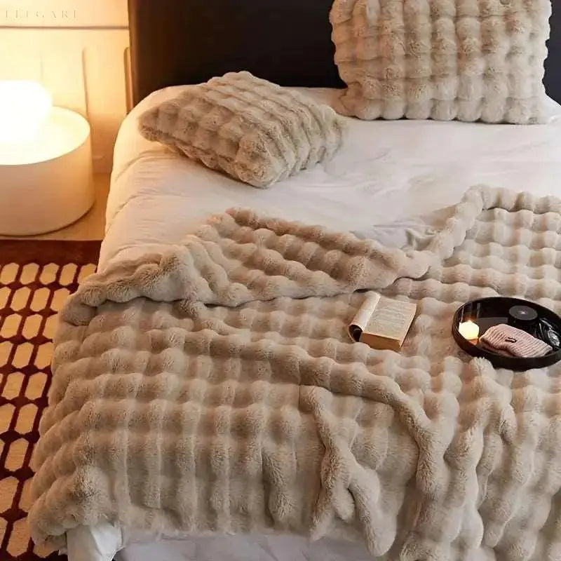 Cuddle-soft fleece throw with bubble texture for sofa and bed, winter warmth, decorative blanket, Scandinavian | Sansoti