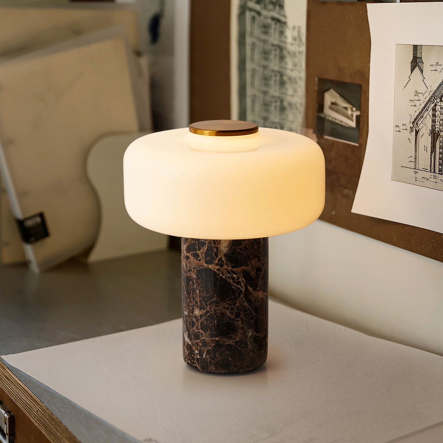 Oplaadbare Marmeren Tafellamp met Opaalglaskapje – Dimbaar Draadloos Sfeerlicht met Natuursteen Basis voor Woonkamer Slaapkamer Luxe Interieur | Sansoti