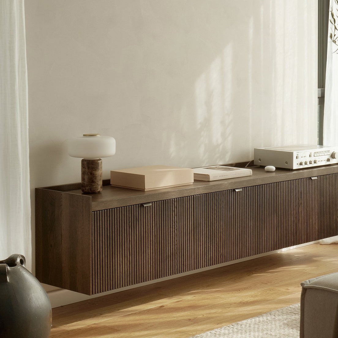 Oplaadbare Marmeren Tafellamp met Opaalglaskapje – Dimbaar Draadloos Sfeerlicht met Natuursteen Basis voor Woonkamer Slaapkamer Luxe Interieur | Sansoti