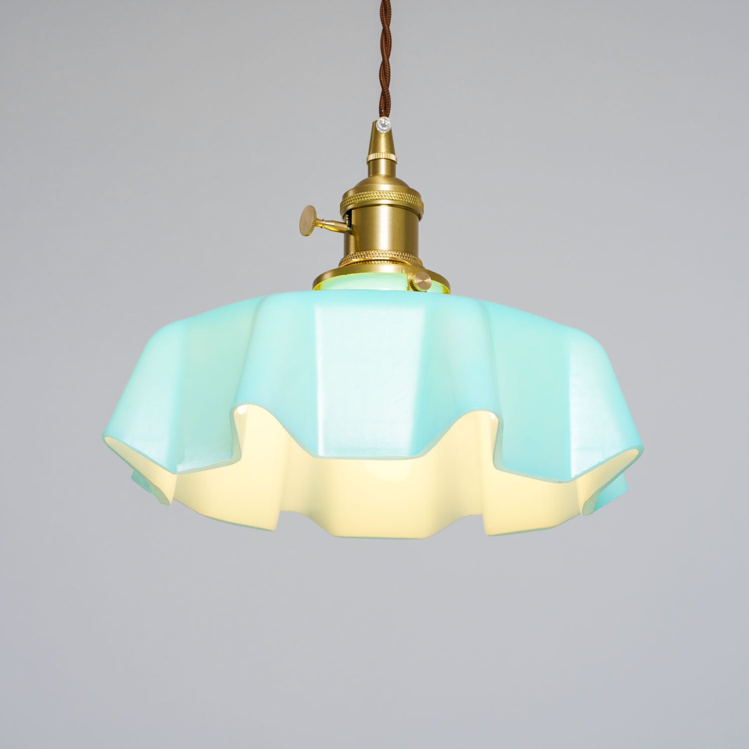 Geplooide Glazen Hanglamp met Messing Armatuur — Vintage Franse Stijl in Wit, Beige, Roze of Blauw — Verstelbare Kabel 150 cm | Sansoti