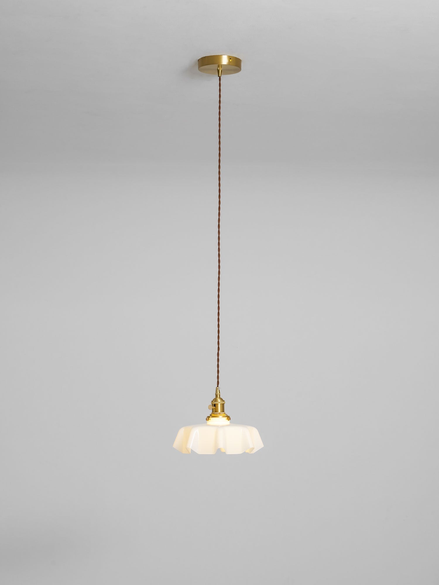 Geplooide Glazen Hanglamp met Messing Armatuur — Vintage Franse Stijl in Wit, Beige, Roze of Blauw — Verstelbare Kabel 150 cm | Sansoti
