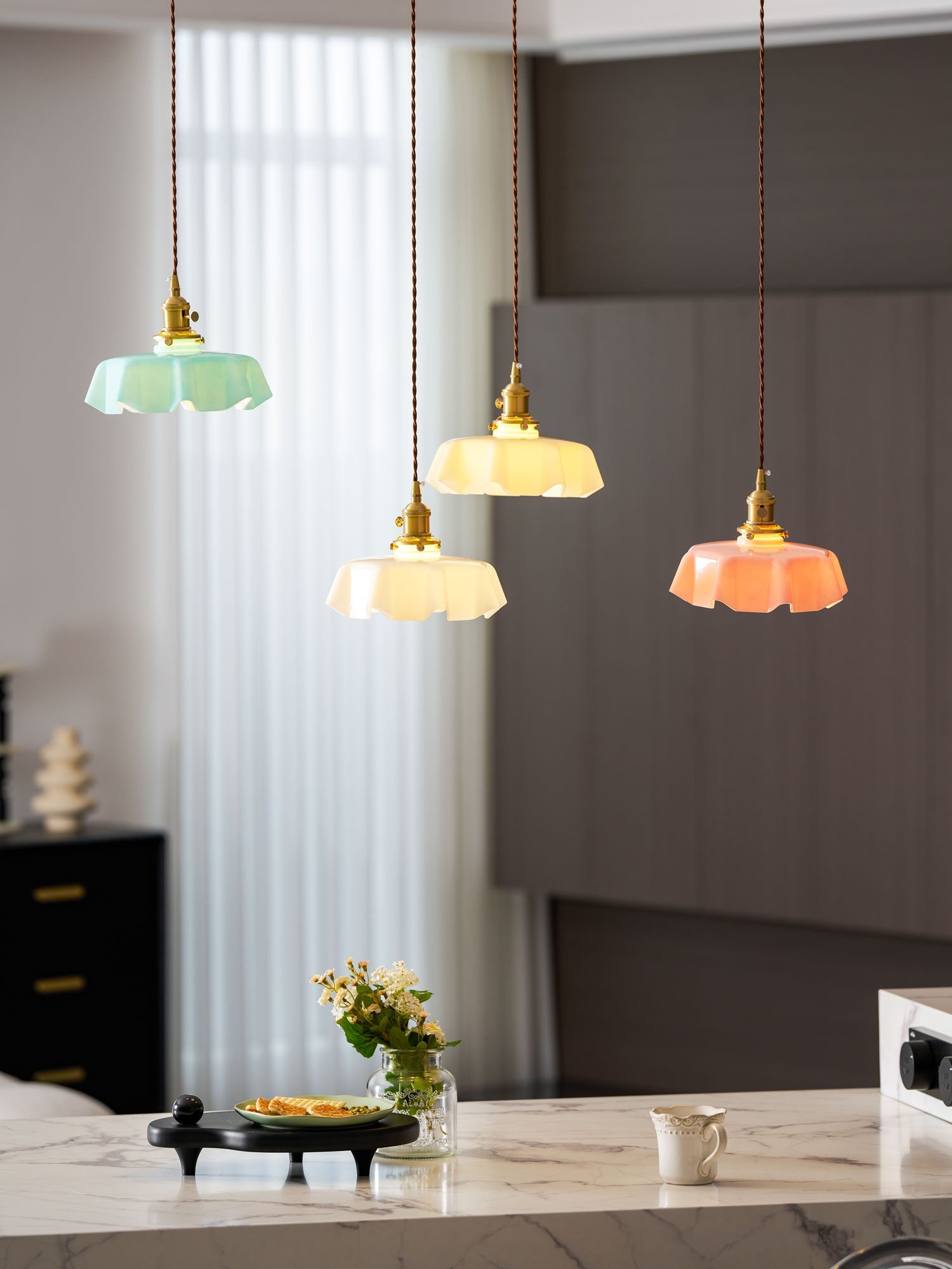 Geplooide Glazen Hanglamp met Messing Armatuur — Vintage Franse Stijl in Wit, Beige, Roze of Blauw — Verstelbare Kabel 150 cm | Sansoti