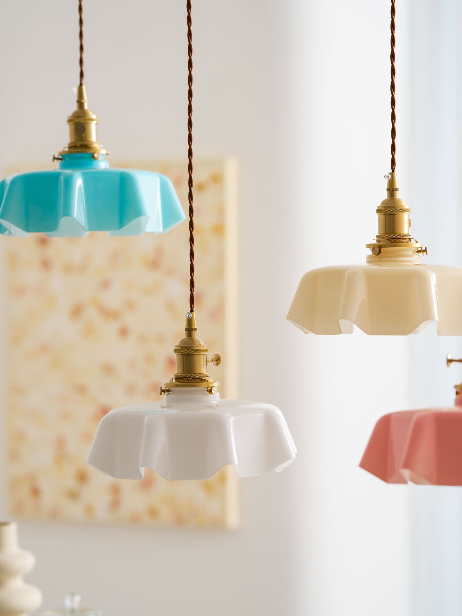 Geplooide Glazen Hanglamp met Messing Armatuur — Vintage Franse Stijl in Wit, Beige, Roze of Blauw — Verstelbare Kabel 150 cm | Sansoti