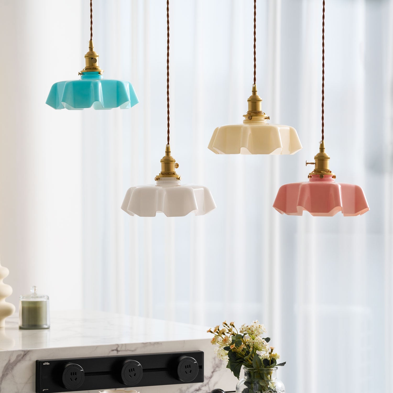 Geplooide Glazen Hanglamp met Messing Armatuur — Vintage Franse Stijl in Wit, Beige, Roze of Blauw — Verstelbare Kabel 150 cm | Sansoti