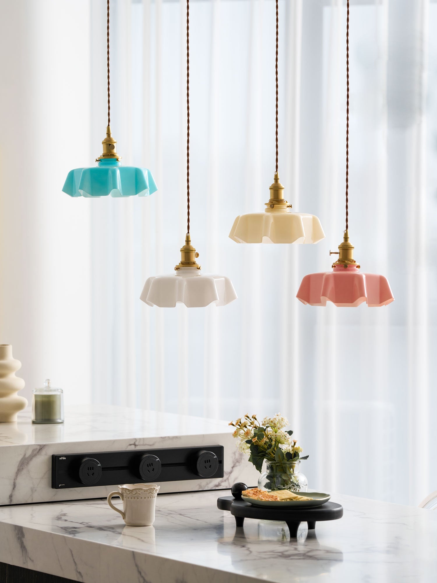 Geplooide Glazen Hanglamp met Messing Armatuur — Vintage Franse Stijl in Wit, Beige, Roze of Blauw — Verstelbare Kabel 150 cm | Sansoti