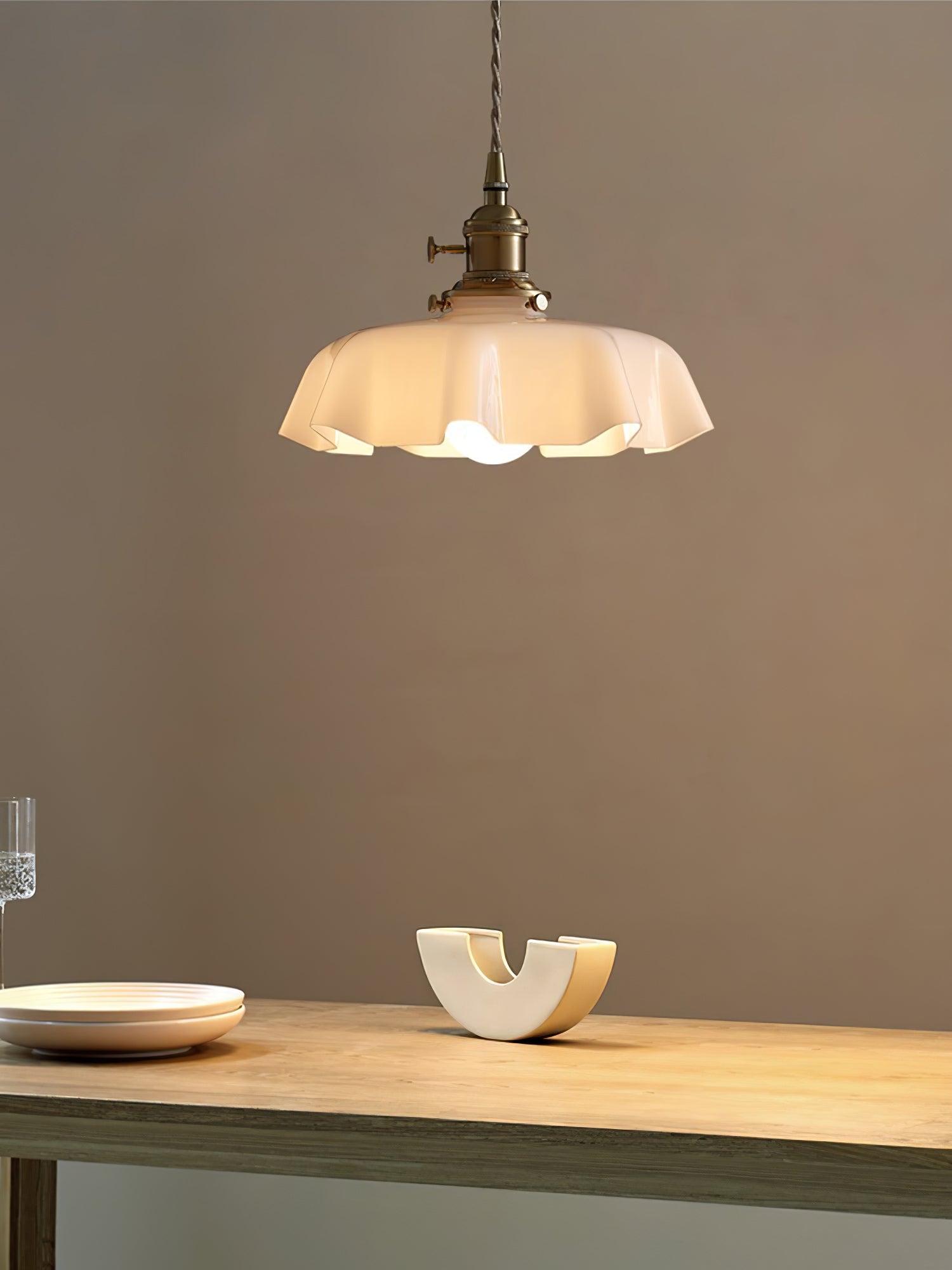 Geplooide Glazen Hanglamp met Messing Armatuur — Vintage Franse Stijl in Wit, Beige, Roze of Blauw — Verstelbare Kabel 150 cm | Sansoti