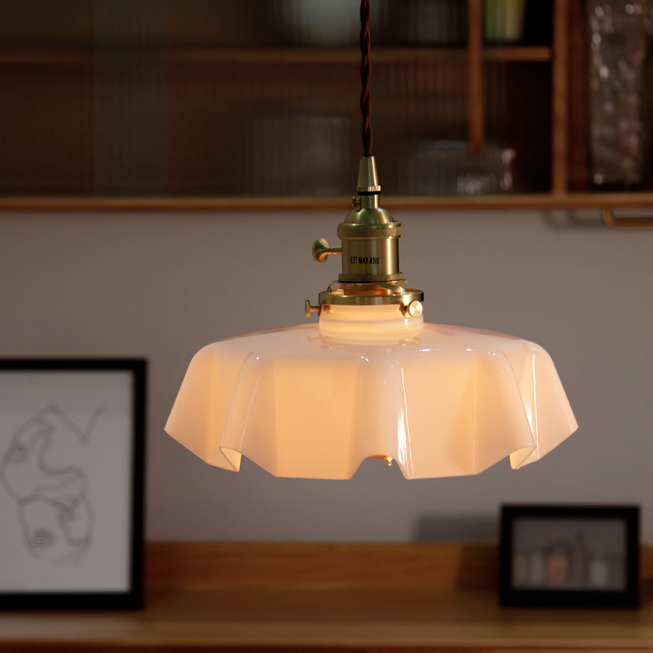 Geplooide Glazen Hanglamp met Messing Armatuur — Vintage Franse Stijl in Wit, Beige, Roze of Blauw — Verstelbare Kabel 150 cm | Sansoti