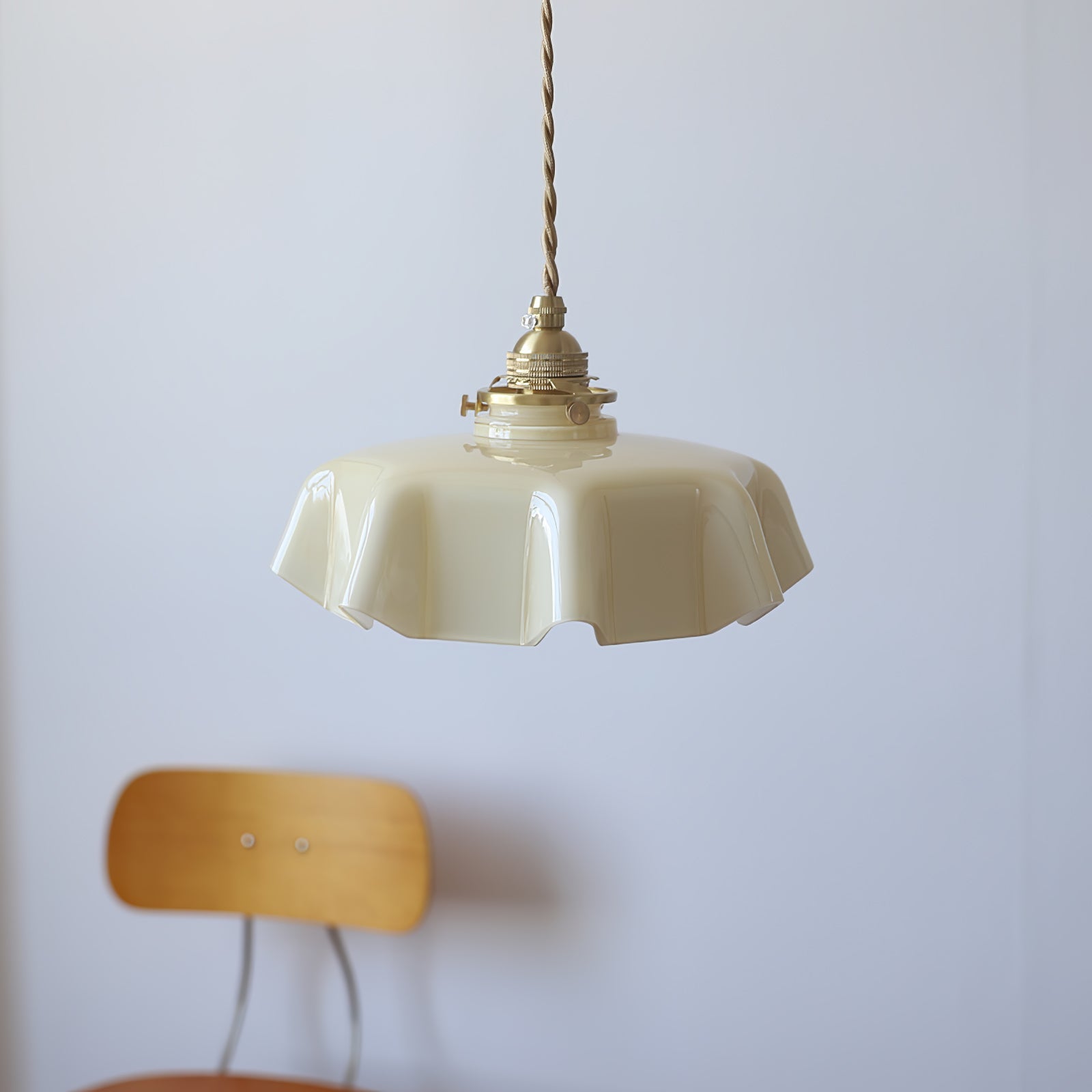 Geplooide Glazen Hanglamp met Messing Armatuur — Vintage Franse Stijl in Wit, Beige, Roze of Blauw — Verstelbare Kabel 150 cm | Sansoti