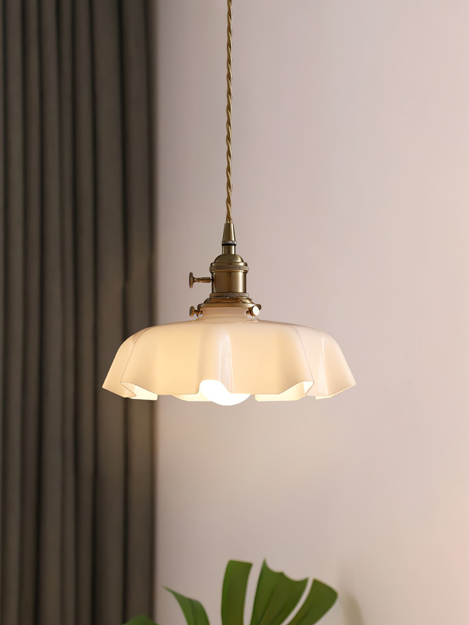 Geplooide Glazen Hanglamp met Messing Armatuur — Vintage Franse Stijl in Wit, Beige, Roze of Blauw — Verstelbare Kabel 150 cm | Sansoti