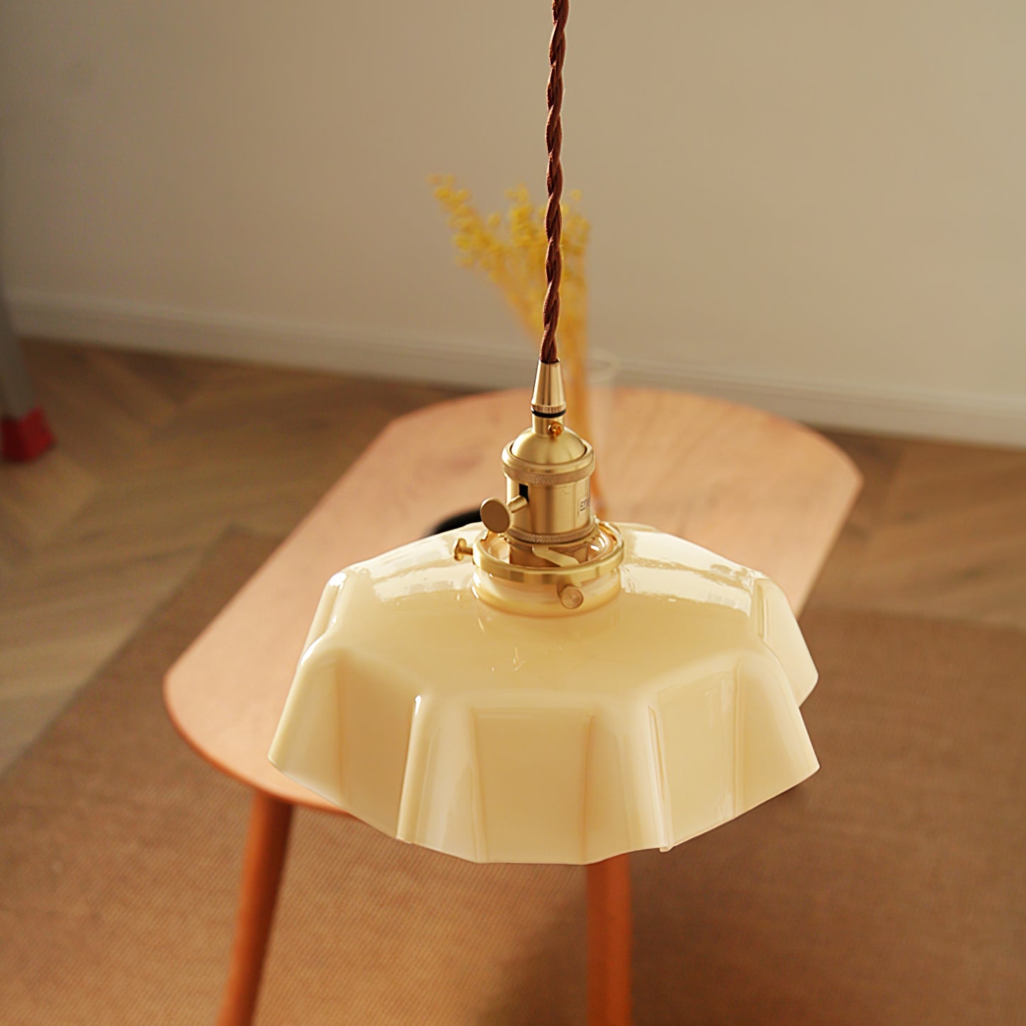 Geplooide Glazen Hanglamp met Messing Armatuur — Vintage Franse Stijl in Wit, Beige, Roze of Blauw — Verstelbare Kabel 150 cm | Sansoti