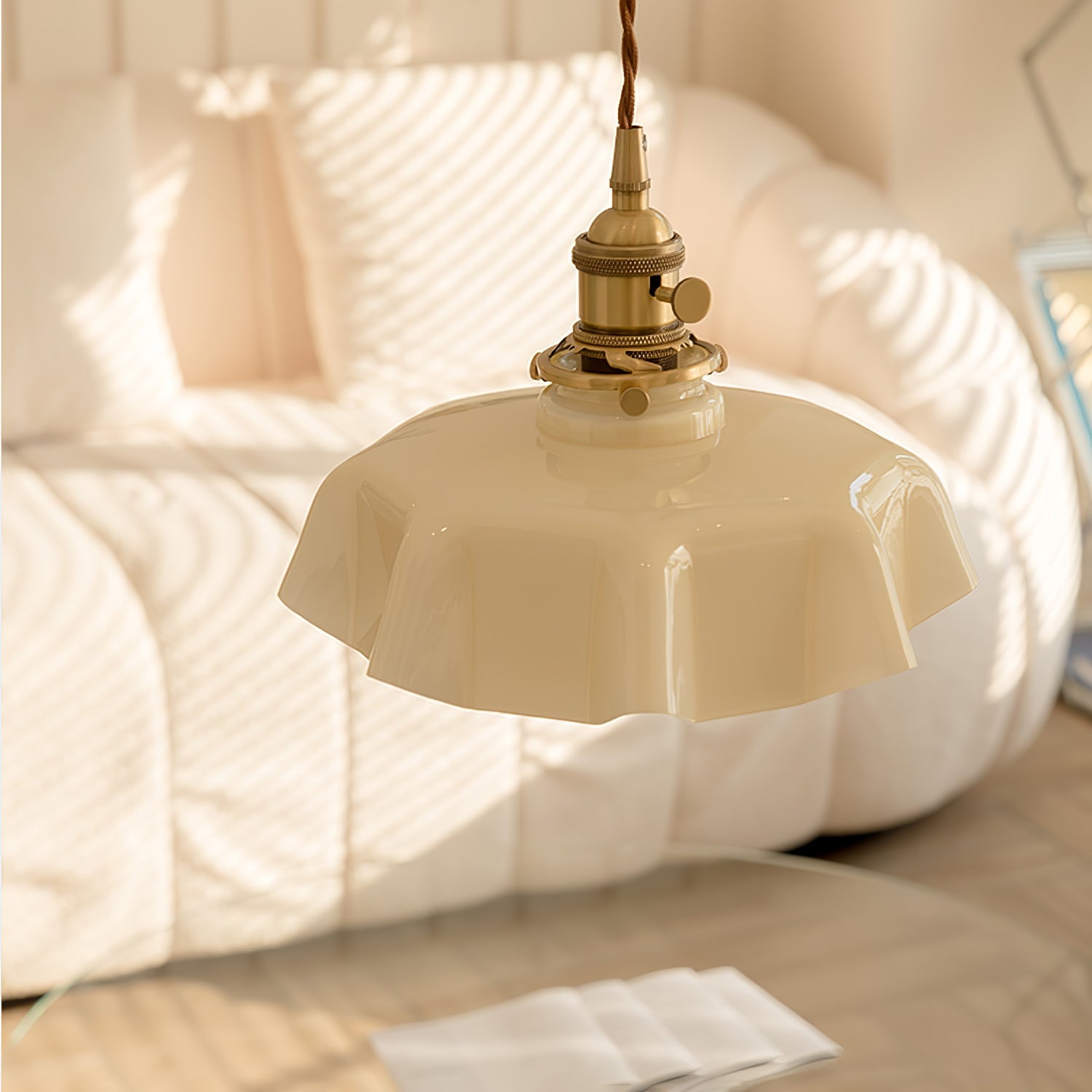Geplooide Glazen Hanglamp met Messing Armatuur — Vintage Franse Stijl in Wit, Beige, Roze of Blauw — Verstelbare Kabel 150 cm | Sansoti