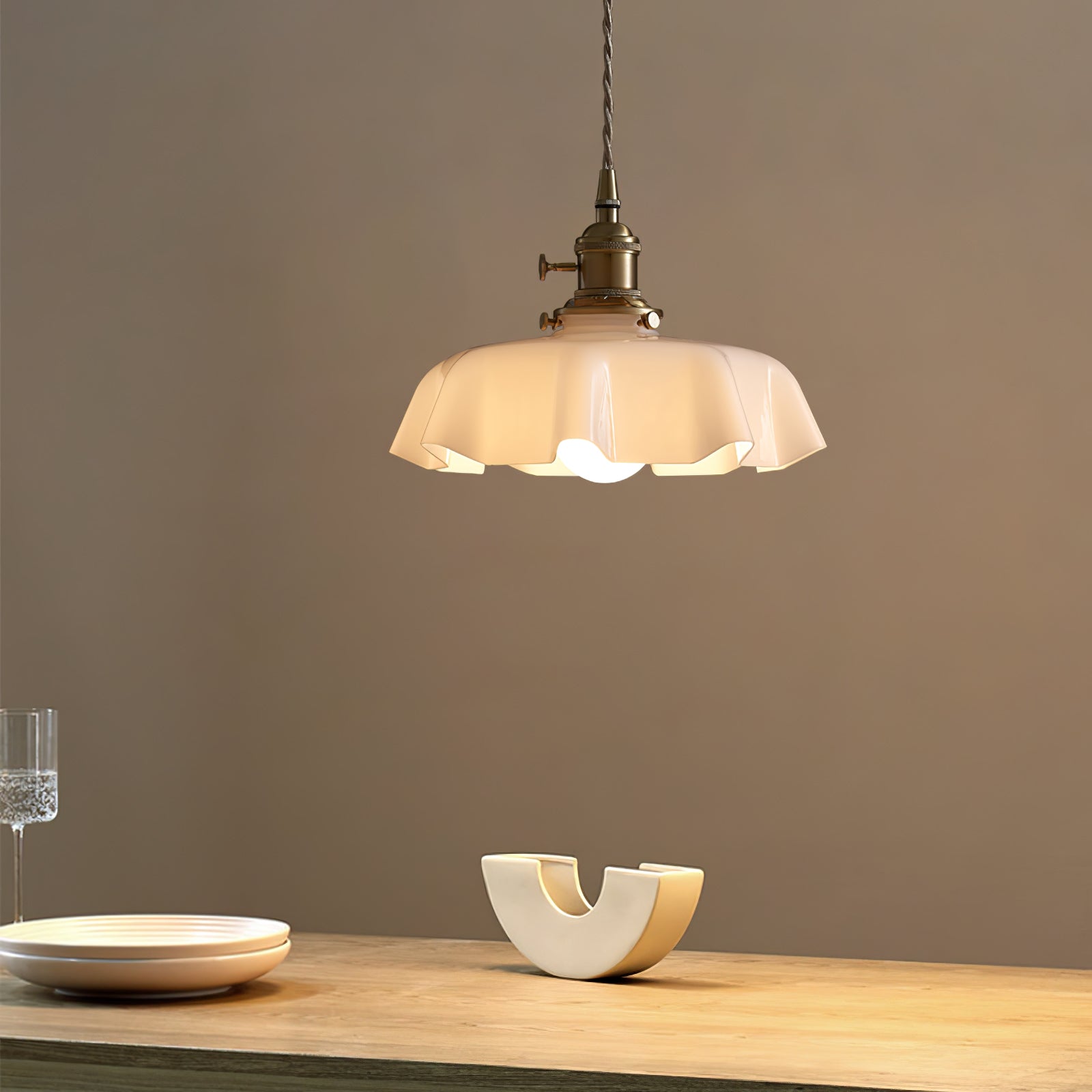 Geplooide Glazen Hanglamp met Messing Armatuur — Vintage Franse Stijl in Wit, Beige, Roze of Blauw — Verstelbare Kabel 150 cm | Sansoti