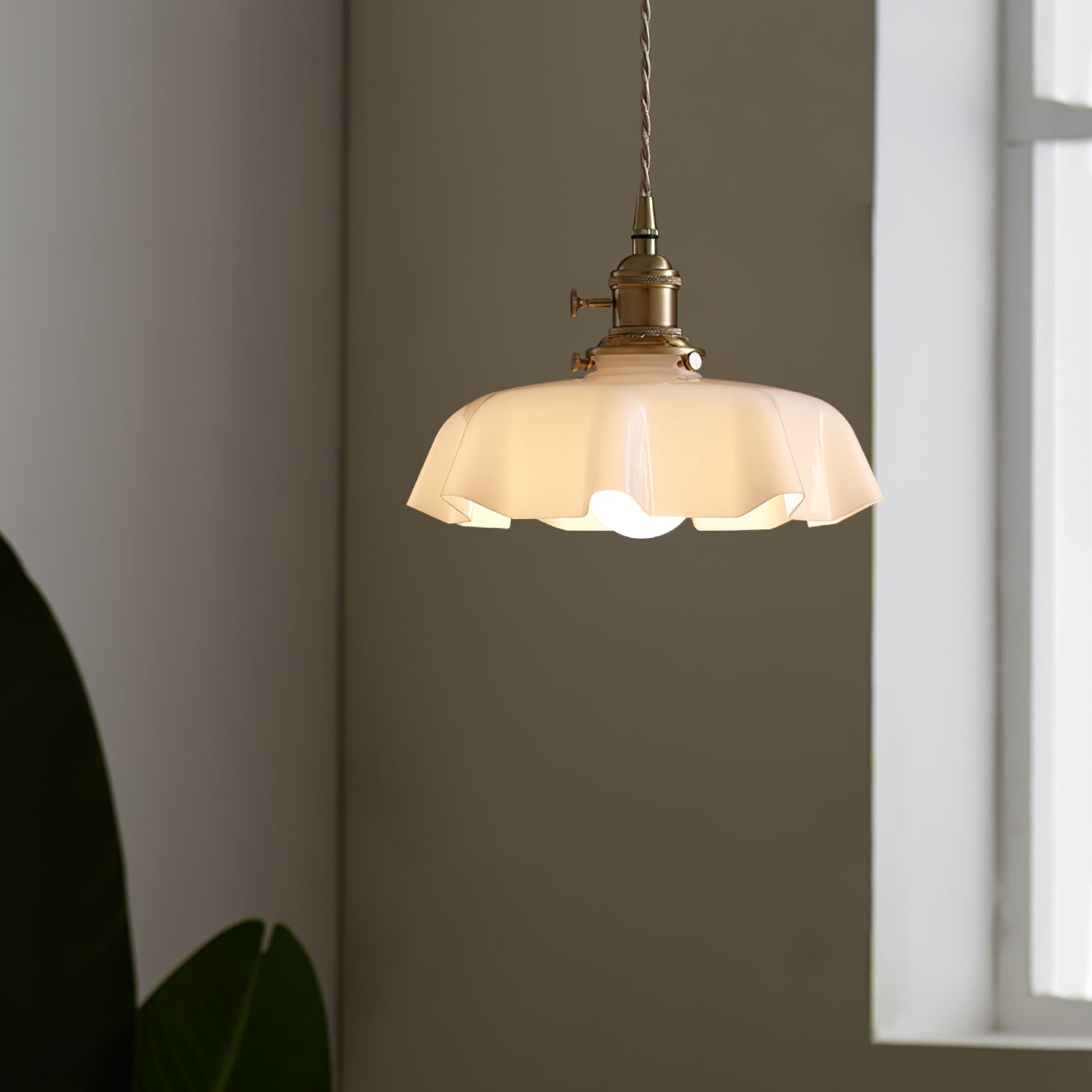 Geplooide Glazen Hanglamp met Messing Armatuur — Vintage Franse Stijl in Wit, Beige, Roze of Blauw — Verstelbare Kabel 150 cm | Sansoti