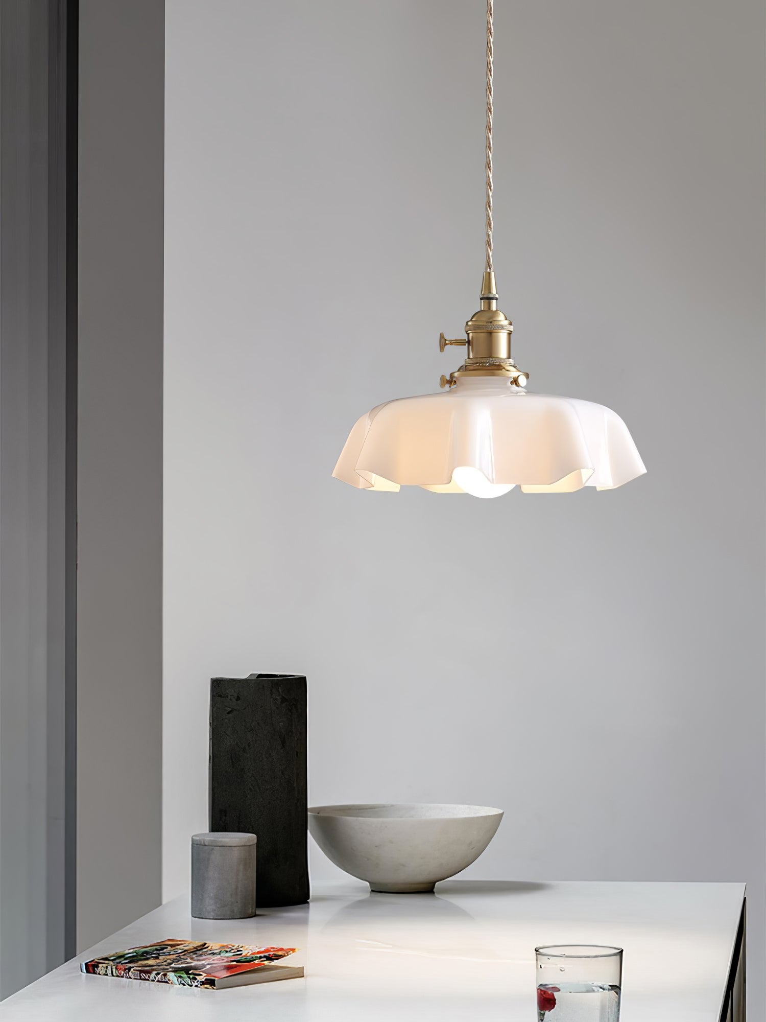 Geplooide Glazen Hanglamp met Messing Armatuur — Vintage Franse Stijl in Wit, Beige, Roze of Blauw — Verstelbare Kabel 150 cm | Sansoti