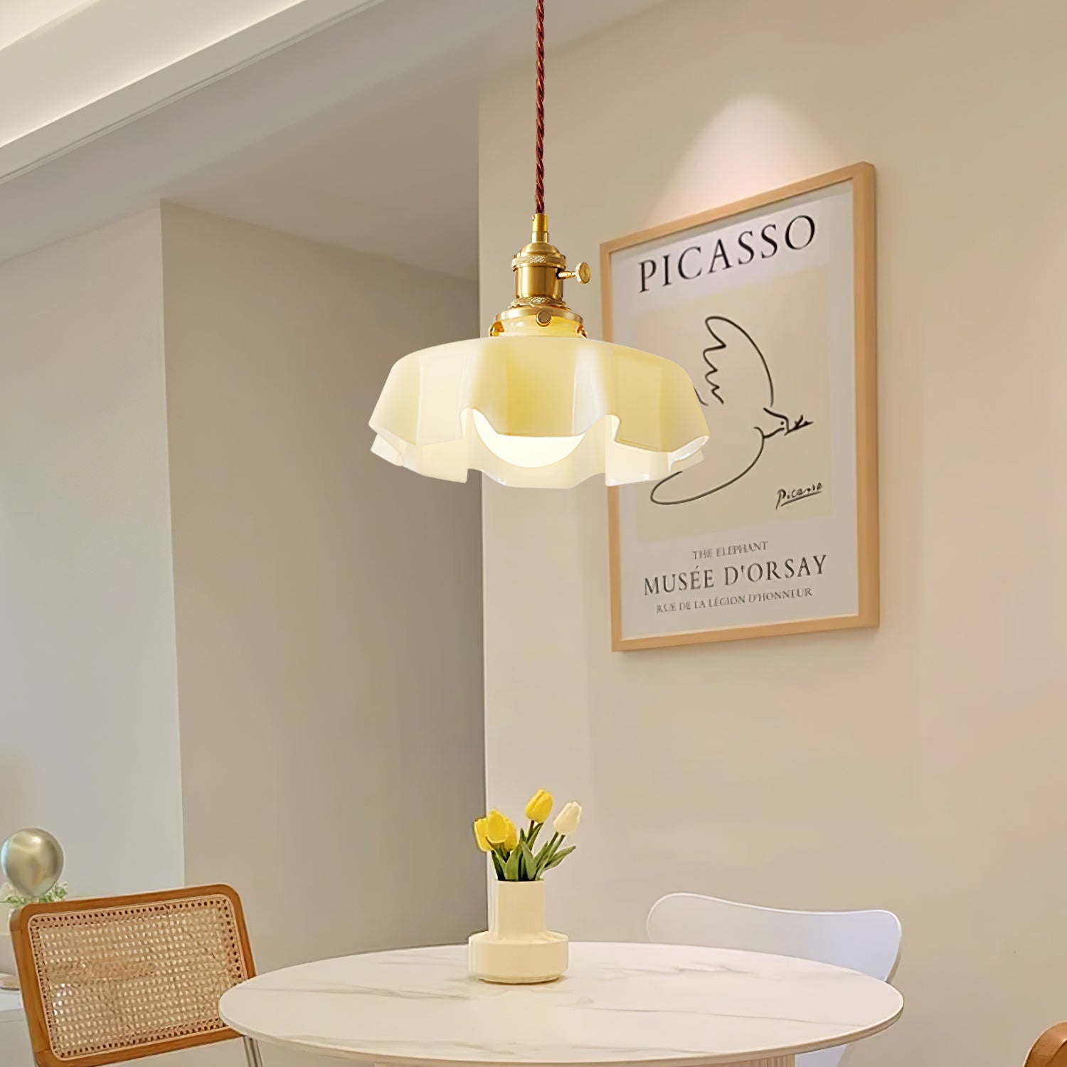 Geplooide Glazen Hanglamp met Messing Armatuur — Vintage Franse Stijl in Wit, Beige, Roze of Blauw — Verstelbare Kabel 150 cm | Sansoti
