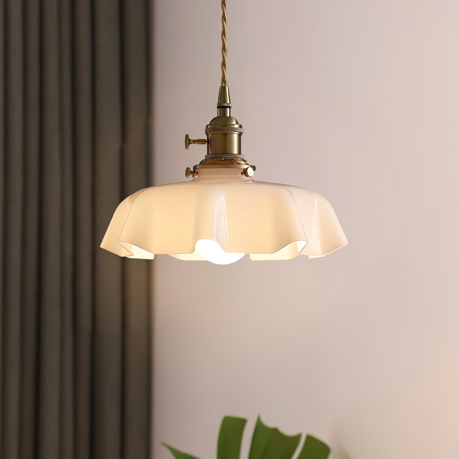 Geplooide Glazen Hanglamp met Messing Armatuur — Vintage Franse Stijl in Wit, Beige, Roze of Blauw — Verstelbare Kabel 150 cm | Sansoti