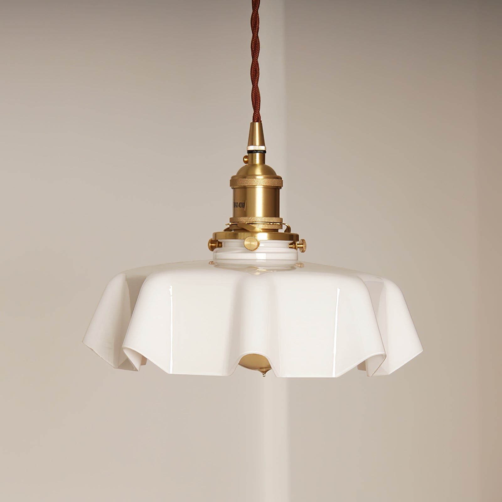 Geplooide Glazen Hanglamp met Messing Armatuur — Vintage Franse Stijl in Wit, Beige, Roze of Blauw — Verstelbare Kabel 150 cm | Sansoti