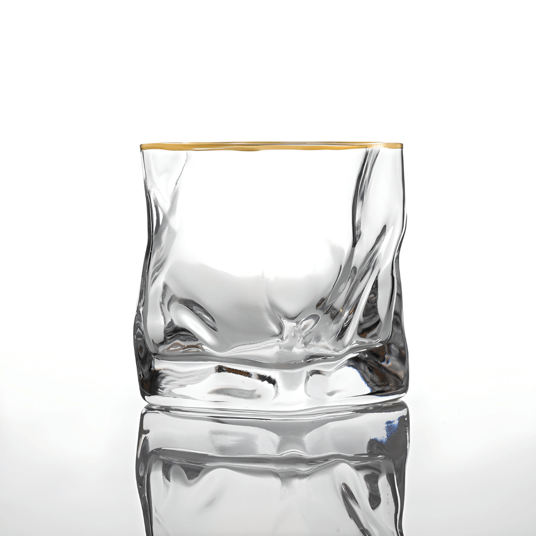 Japanisches Kristall-Whiskyglas mit goldfarbenem Akzent und Reliefstruktur - Premium-Trinkglas für Whisky, Cocktails und Spirituosen zu Hause | Sansoti