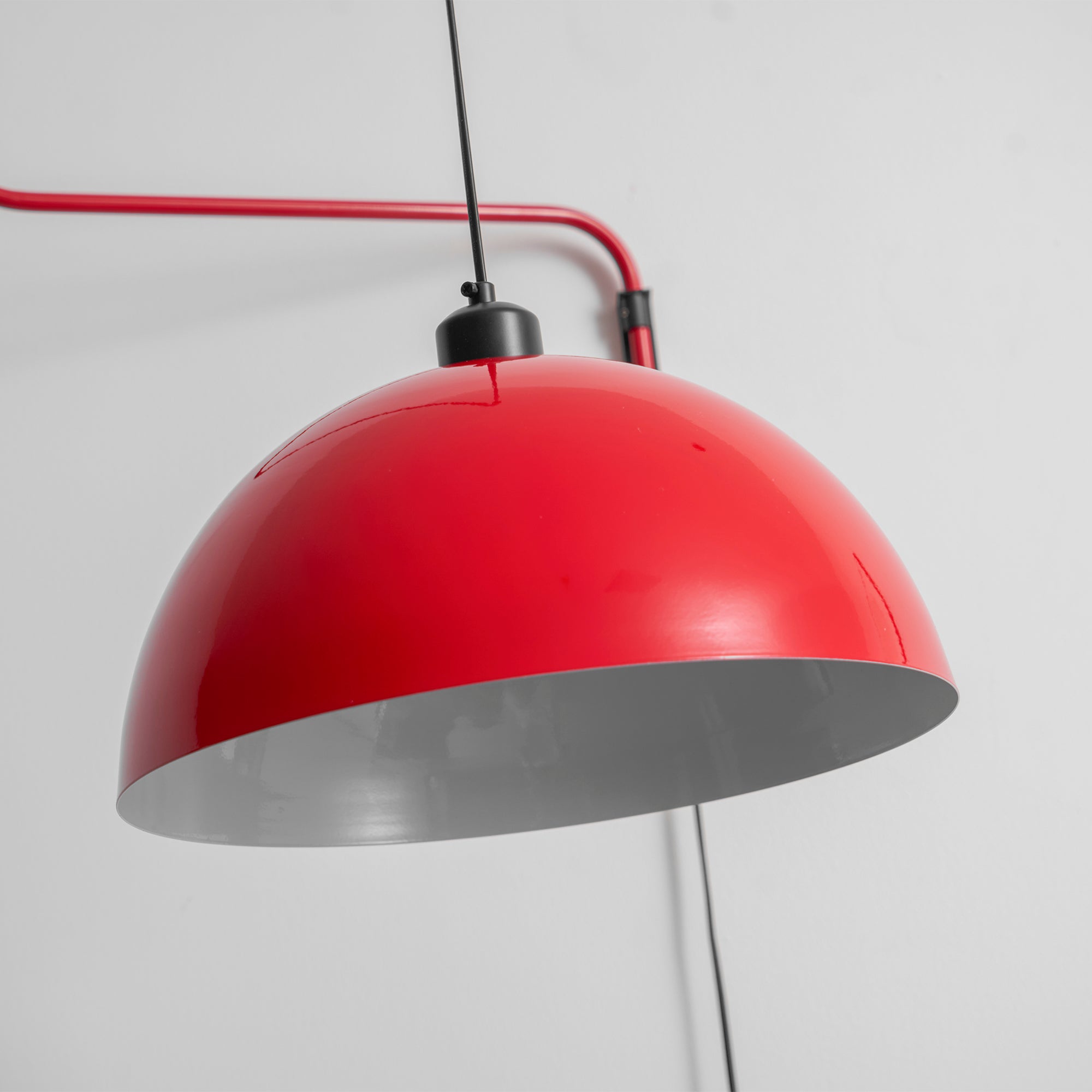 Geometrische Wandlamp Plug-In met Dimfunctie – Rood & Zwart Metalen Design – 3 Maten S/M/L | Sansoti