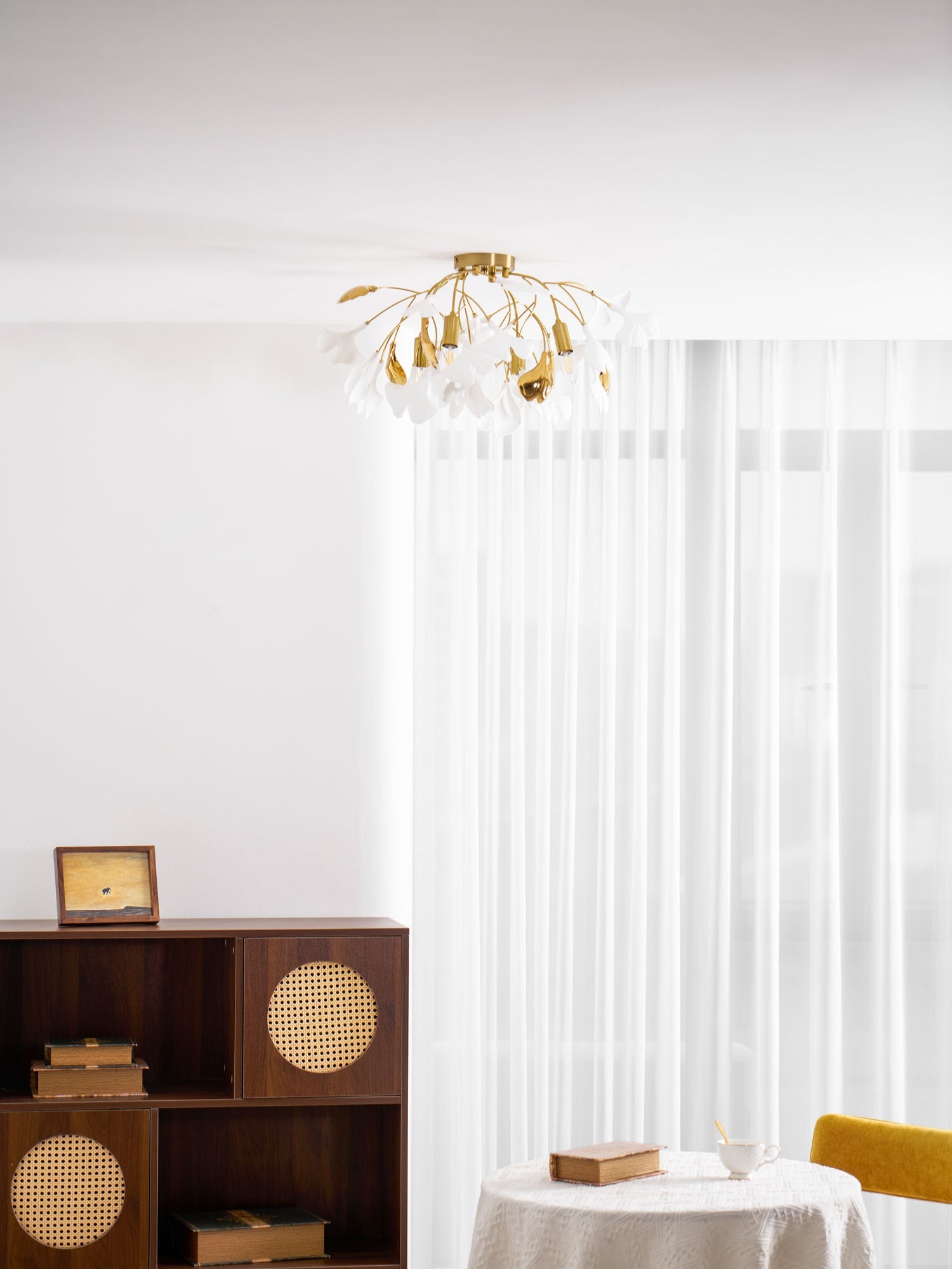 Keramische Hanglamp Ginkgo-Blad – Goudkleurige Armatuur met Witte Bladeren – Modern Natuurgeïnspireerd Design voor Woonkamer Eetkamer Slaapkamer | Sansoti