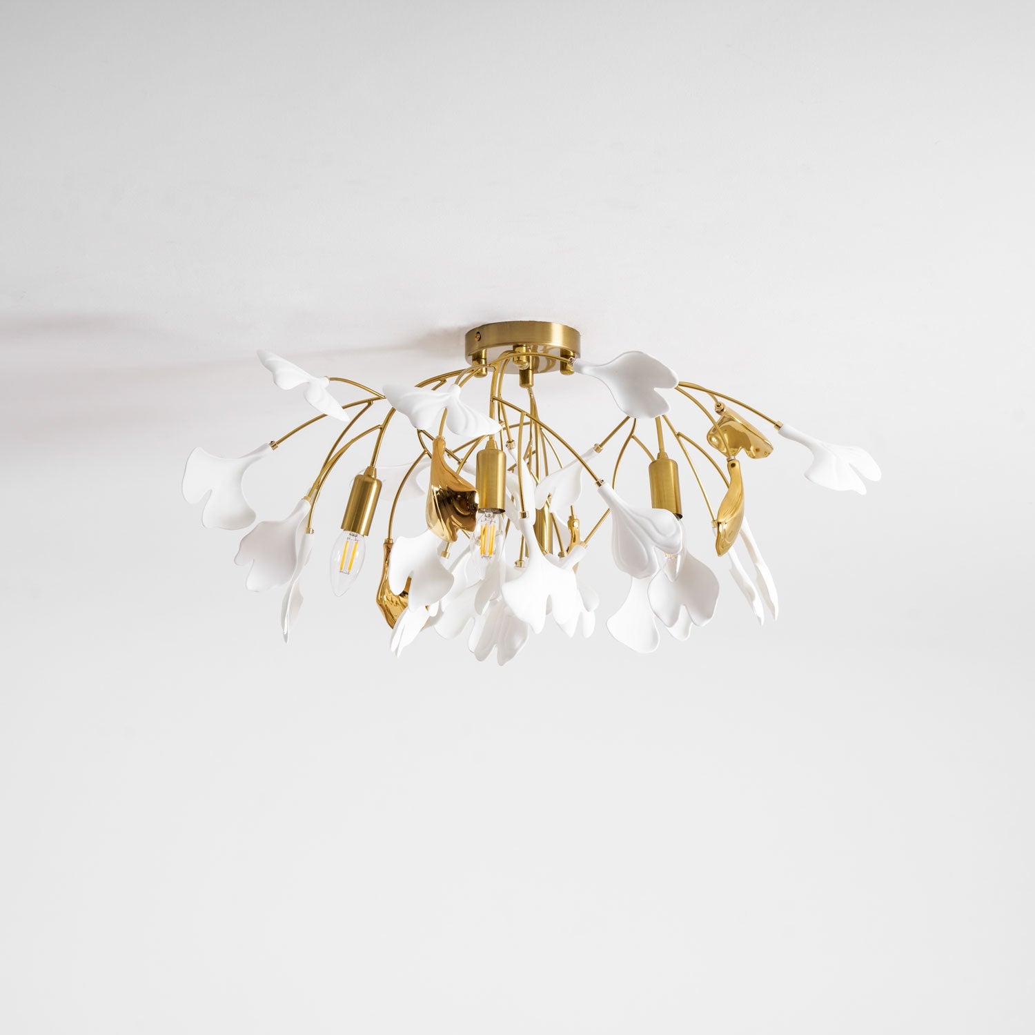 Keramische Hanglamp Ginkgo-Blad – Goudkleurige Armatuur met Witte Bladeren – Modern Natuurgeïnspireerd Design voor Woonkamer Eetkamer Slaapkamer | Sansoti