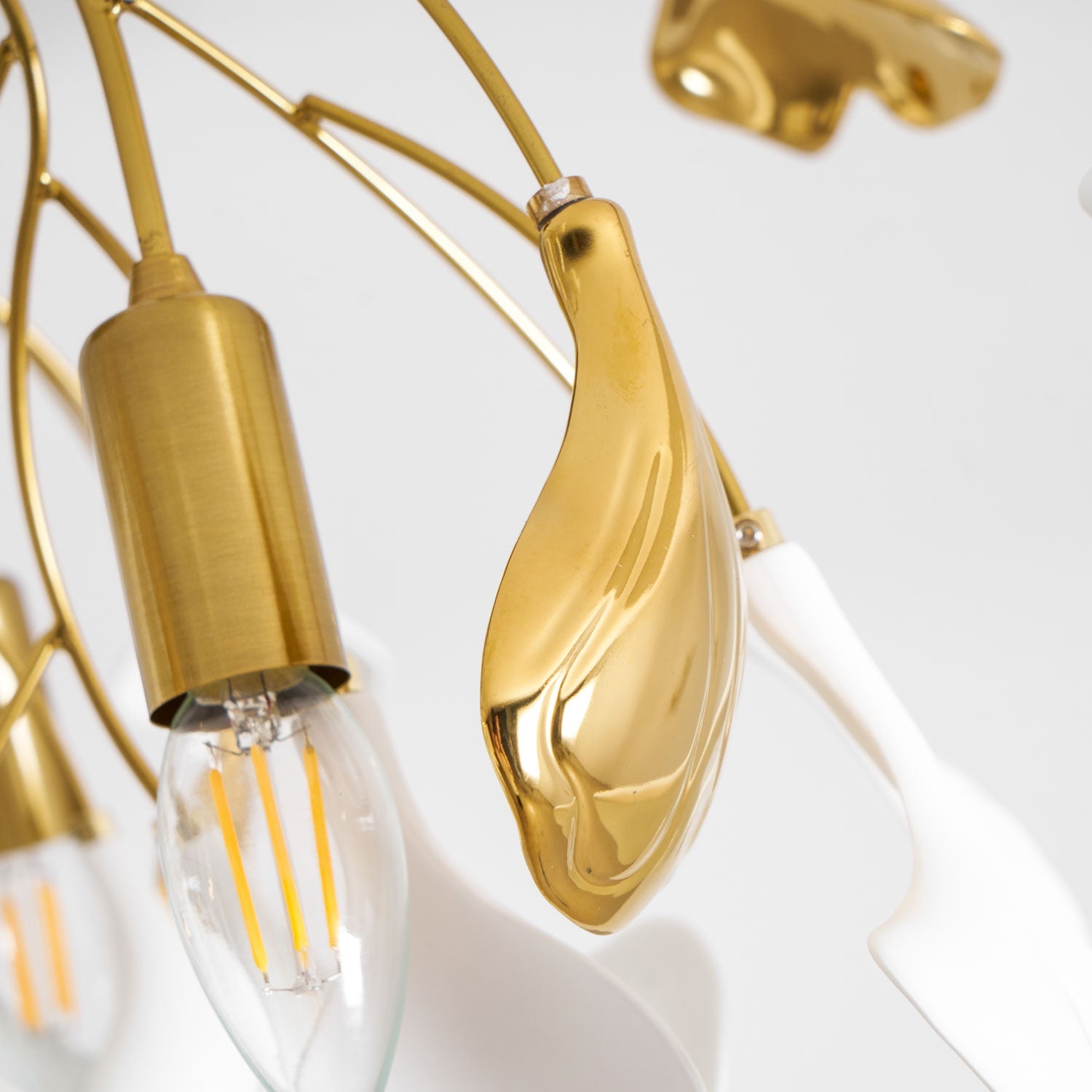Keramische Hanglamp Ginkgo-Blad – Goudkleurige Armatuur met Witte Bladeren – Modern Natuurgeïnspireerd Design voor Woonkamer Eetkamer Slaapkamer | Sansoti