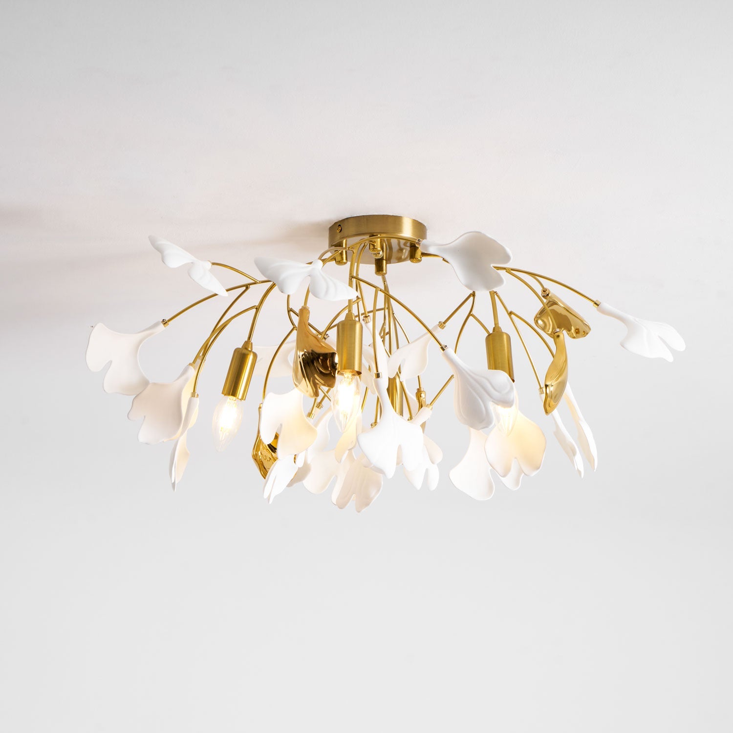 Keramische Hanglamp Ginkgo-Blad – Goudkleurige Armatuur met Witte Bladeren – Modern Natuurgeïnspireerd Design voor Woonkamer Eetkamer Slaapkamer | Sansoti
