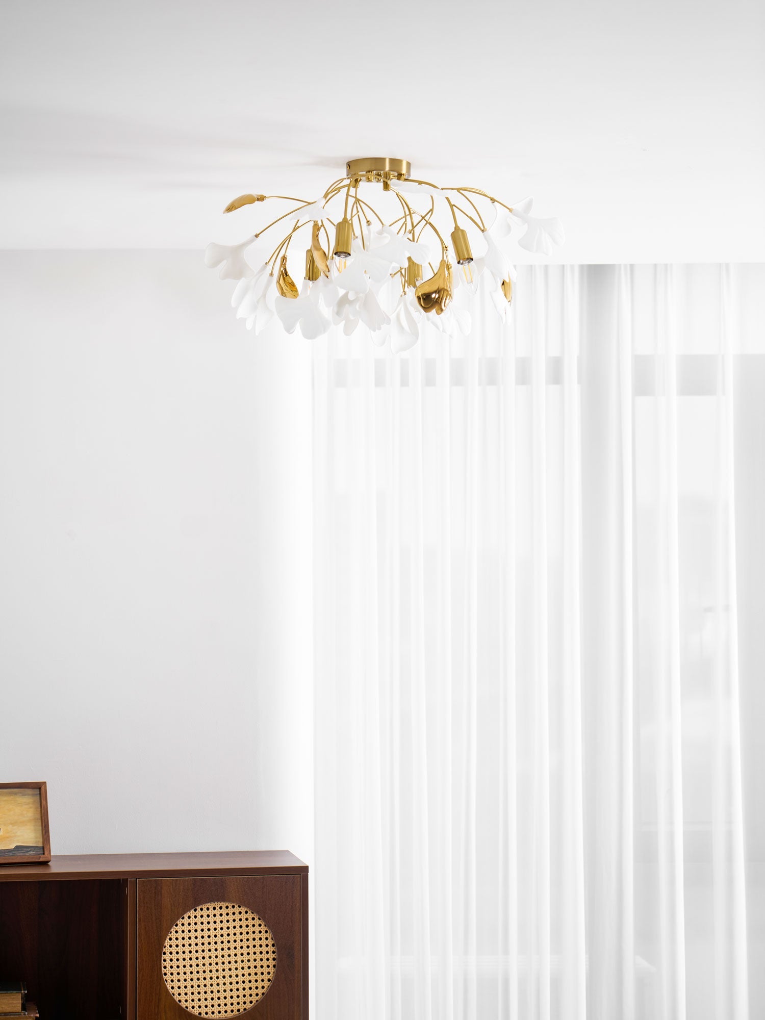 Keramische Hanglamp Ginkgo-Blad – Goudkleurige Armatuur met Witte Bladeren – Modern Natuurgeïnspireerd Design voor Woonkamer Eetkamer Slaapkamer | Sansoti