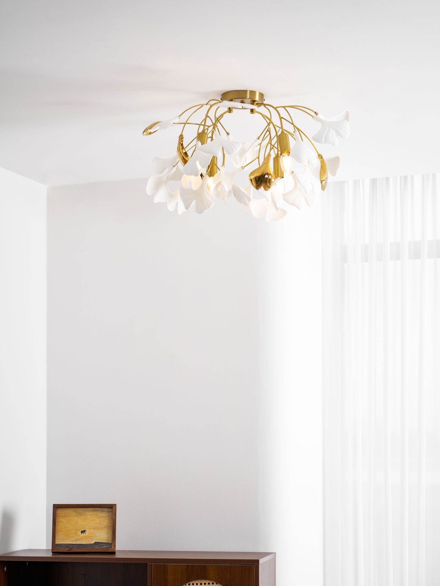 Keramische Hanglamp Ginkgo-Blad – Goudkleurige Armatuur met Witte Bladeren – Modern Natuurgeïnspireerd Design voor Woonkamer Eetkamer Slaapkamer | Sansoti