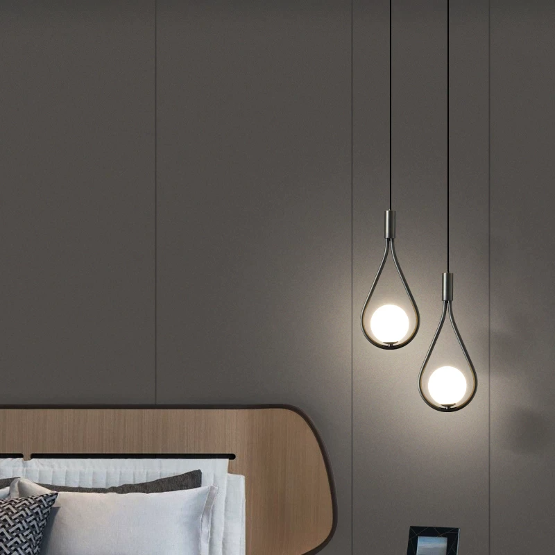 Nordic Hanglamp met Strakke Silhouet – Zwart & Goud Design | Sansoti