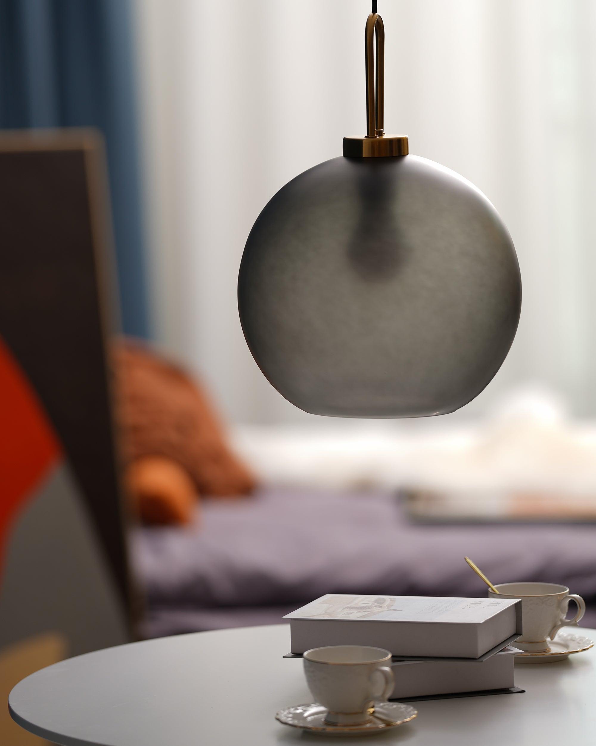 Glazen Hanglamp met Koperen Afwerking – Capsule & Sphere Vormen | Sansoti