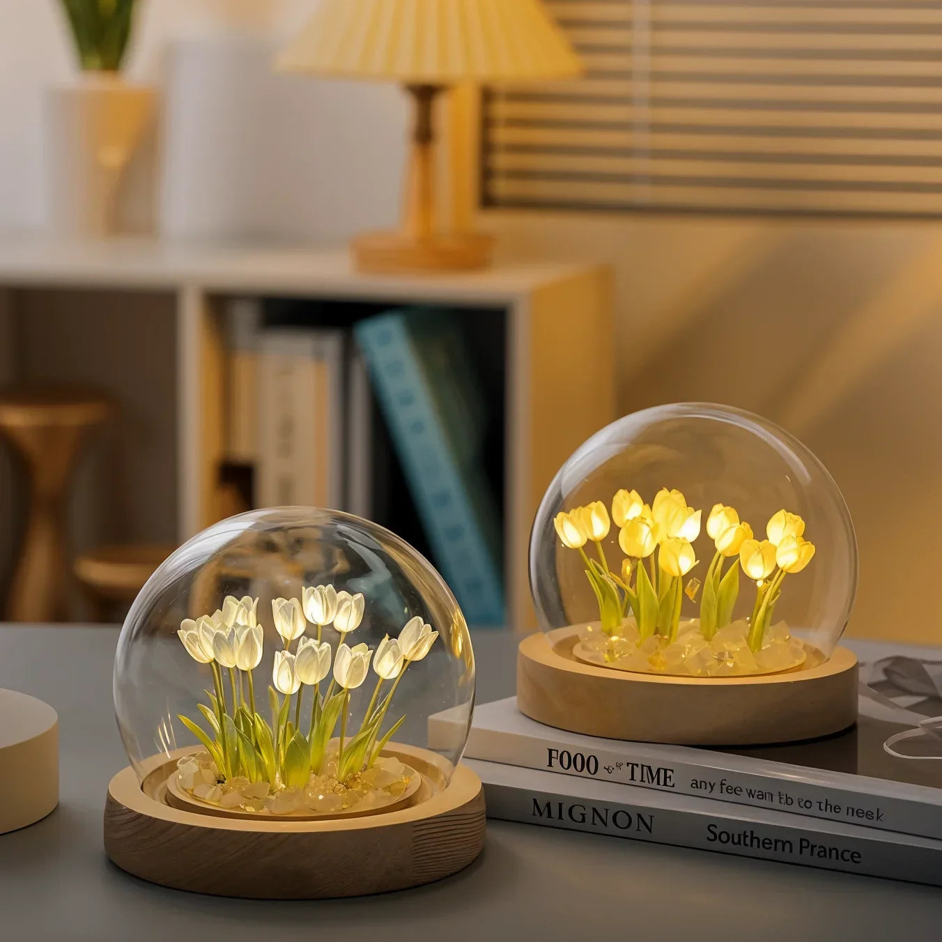 LED Tafellamp met Tulpen onder Glazen Stolp – Dimbaar Warm Wit Nachtlampje voor Slaapkamer en Woonkamer | Sansoti