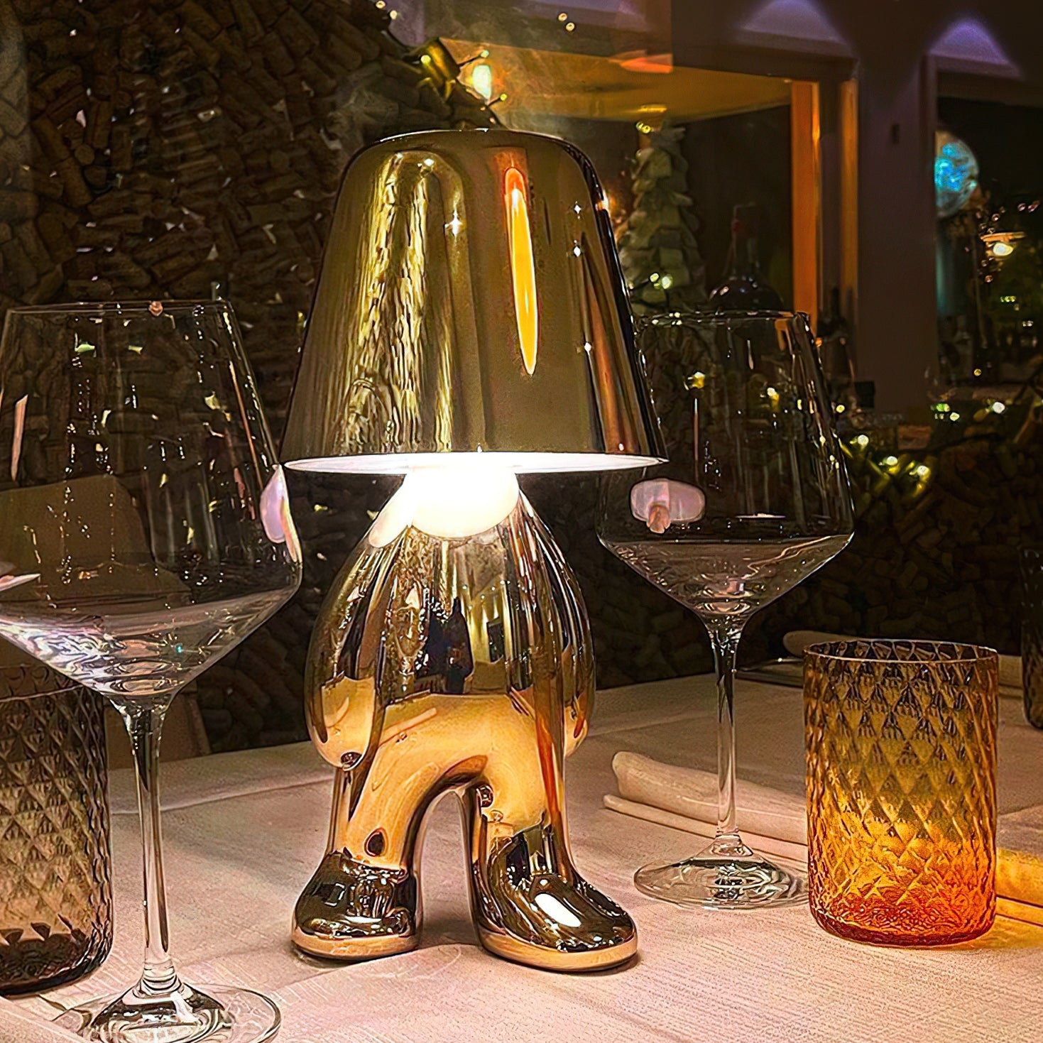 Moderne Tafellamp met Sculptuur – Goudkleurige Broers met Ingebouwde Accu en LED – Artistieke Verlichting voor Woonkamer, Slaapkamer & Bureau | Sansoti