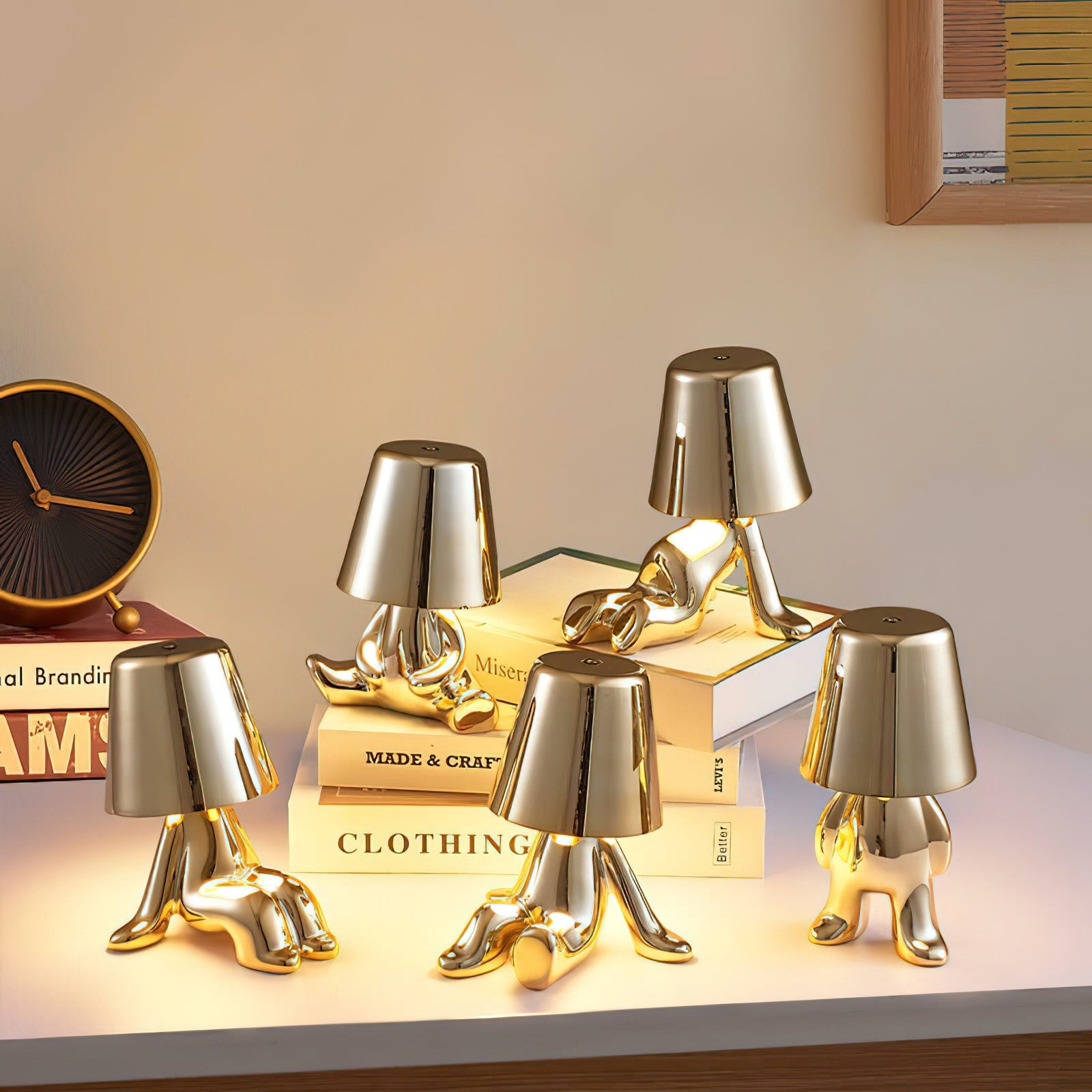 Moderne Tafellamp met Sculptuur – Goudkleurige Broers met Ingebouwde Accu en LED – Artistieke Verlichting voor Woonkamer, Slaapkamer & Bureau | Sansoti