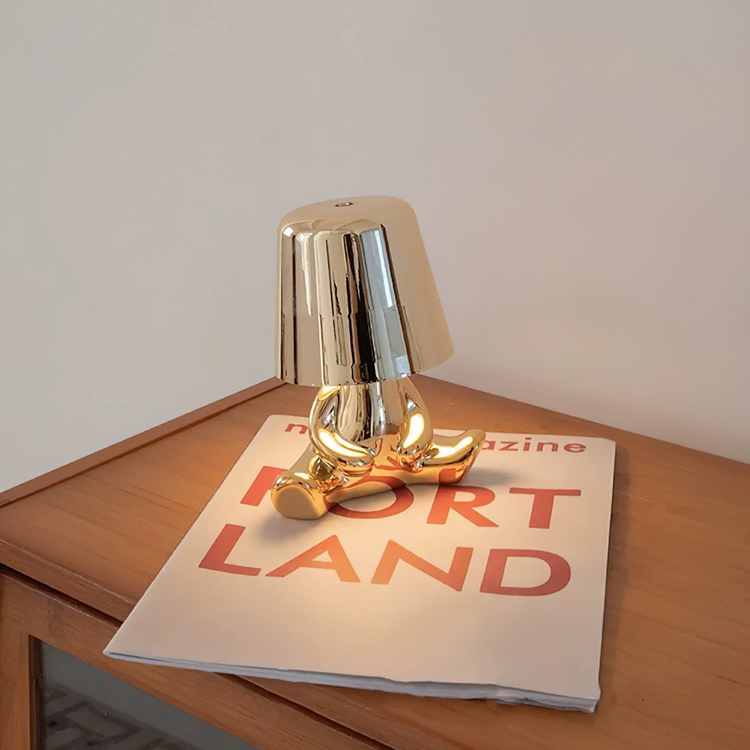 Moderne Tafellamp met Sculptuur – Goudkleurige Broers met Ingebouwde Accu en LED – Artistieke Verlichting voor Woonkamer, Slaapkamer & Bureau | Sansoti