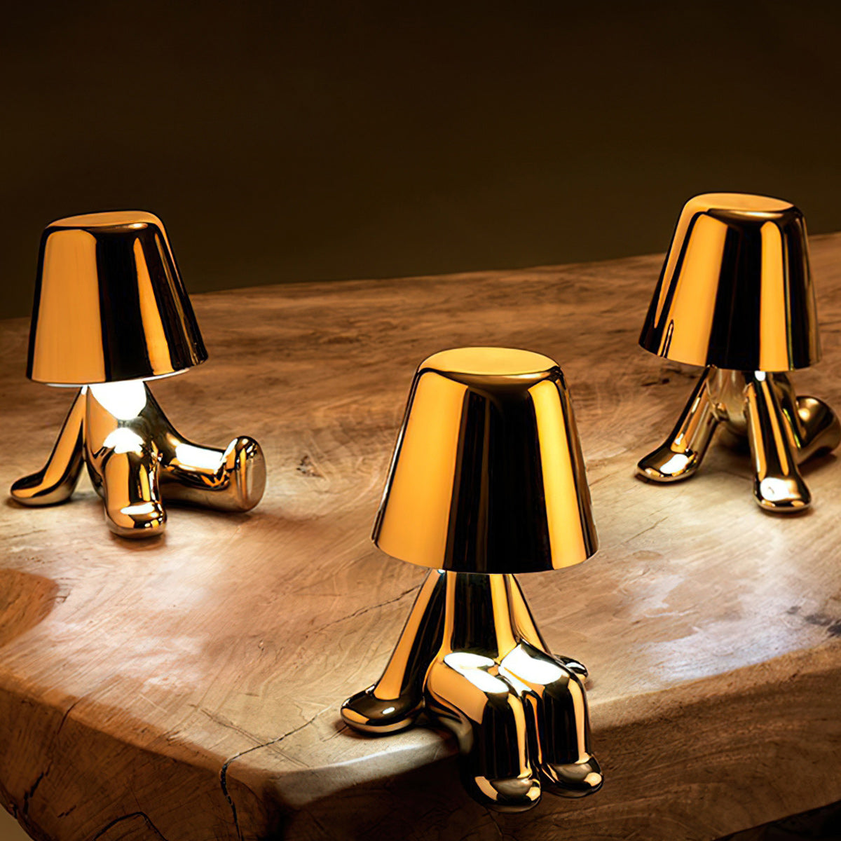 Moderne Tafellamp met Sculptuur – Goudkleurige Broers met Ingebouwde Accu en LED – Artistieke Verlichting voor Woonkamer, Slaapkamer & Bureau | Sansoti