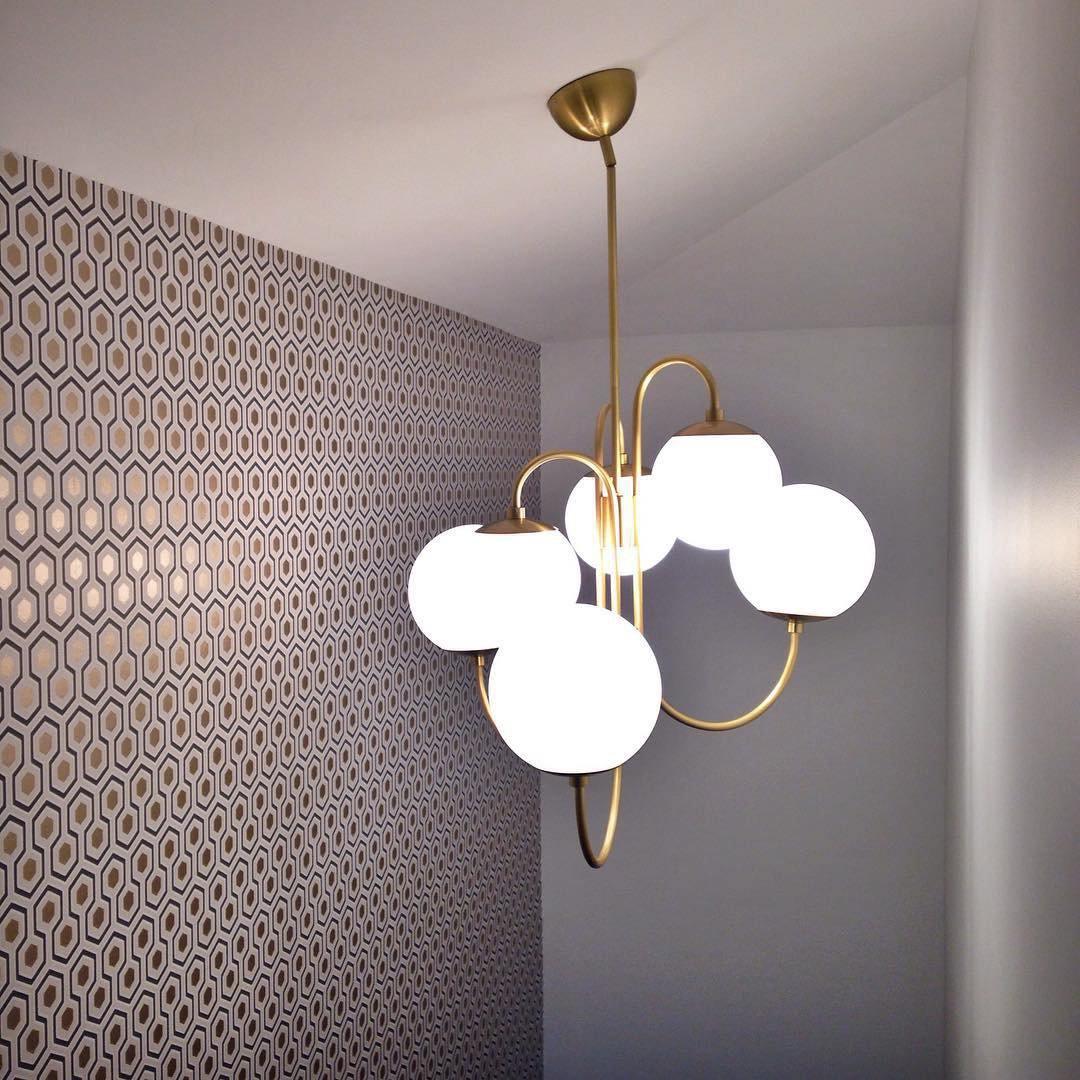 Zwanenhals Kroonluchter Ø76 cm – 8-Lichts Hanglamp met Glazen Bollen Goud/Zwart | Sansoti