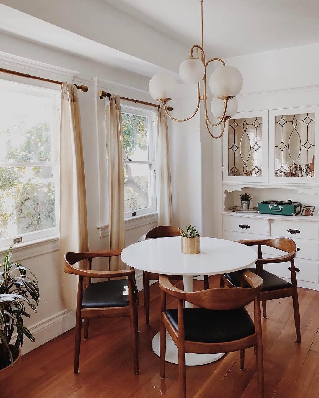 Zwanenhals Kroonluchter Ø76 cm – 8-Lichts Hanglamp met Glazen Bollen Goud/Zwart | Sansoti