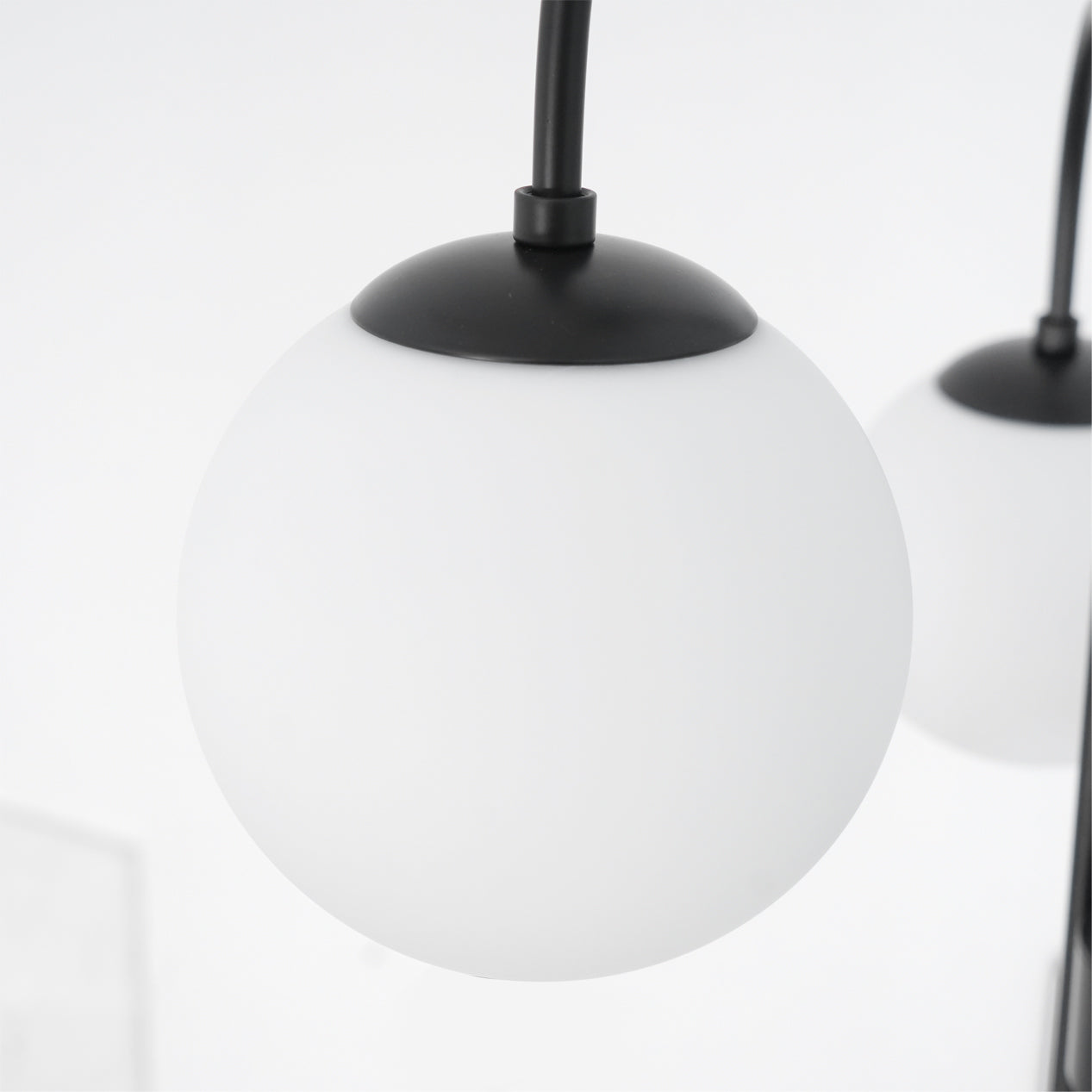 Zwanenhals Kroonluchter Ø76 cm – 8-Lichts Hanglamp met Glazen Bollen Goud/Zwart | Sansoti