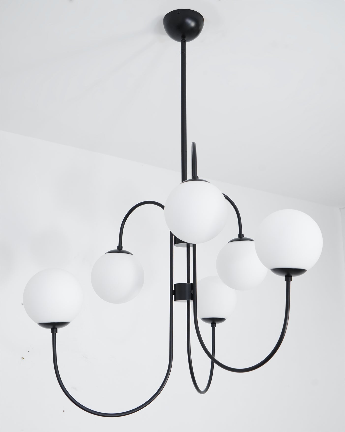 Zwanenhals Kroonluchter Ø76 cm – 8-Lichts Hanglamp met Glazen Bollen Goud/Zwart | Sansoti