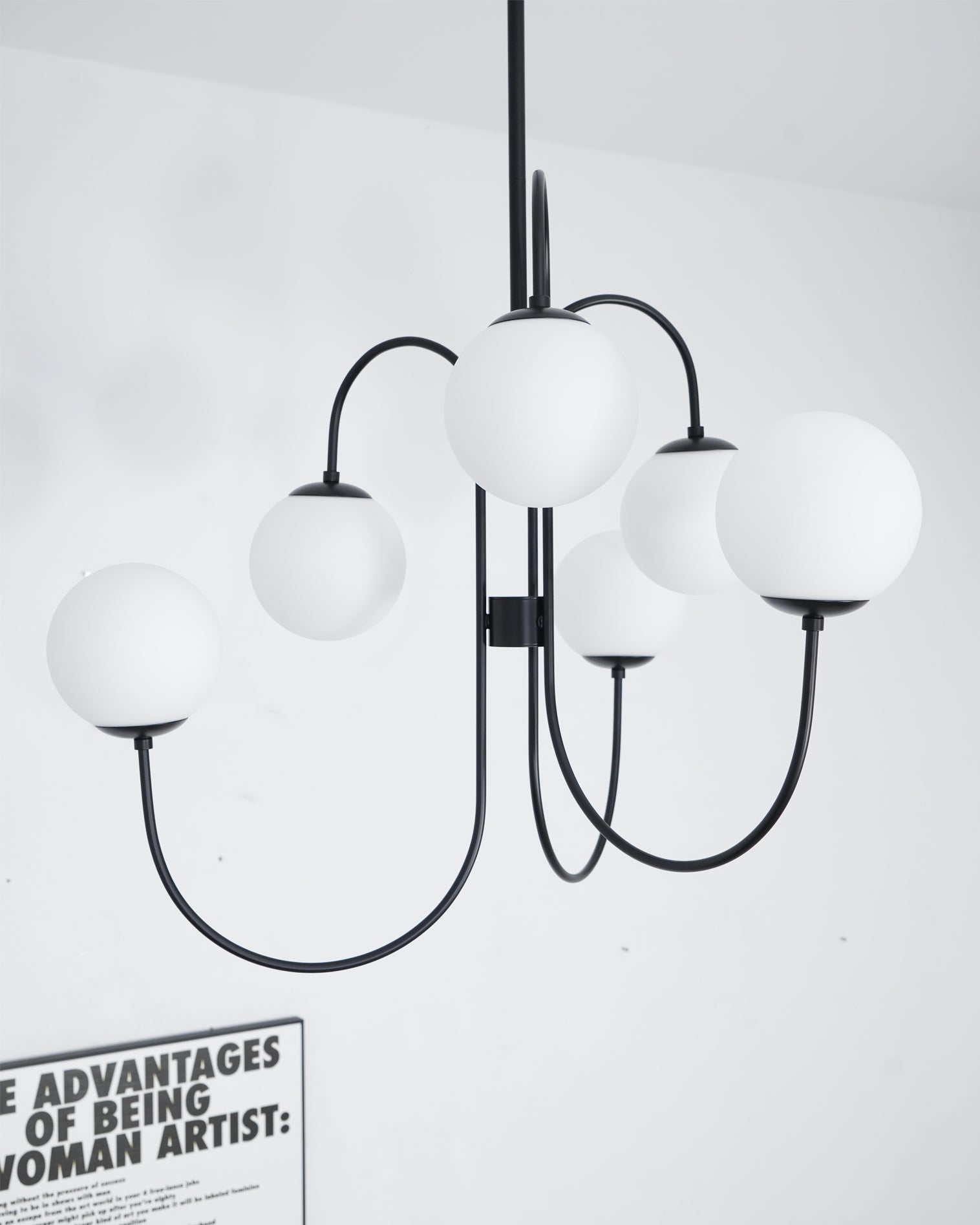Zwanenhals Kroonluchter Ø76 cm – 8-Lichts Hanglamp met Glazen Bollen Goud/Zwart | Sansoti