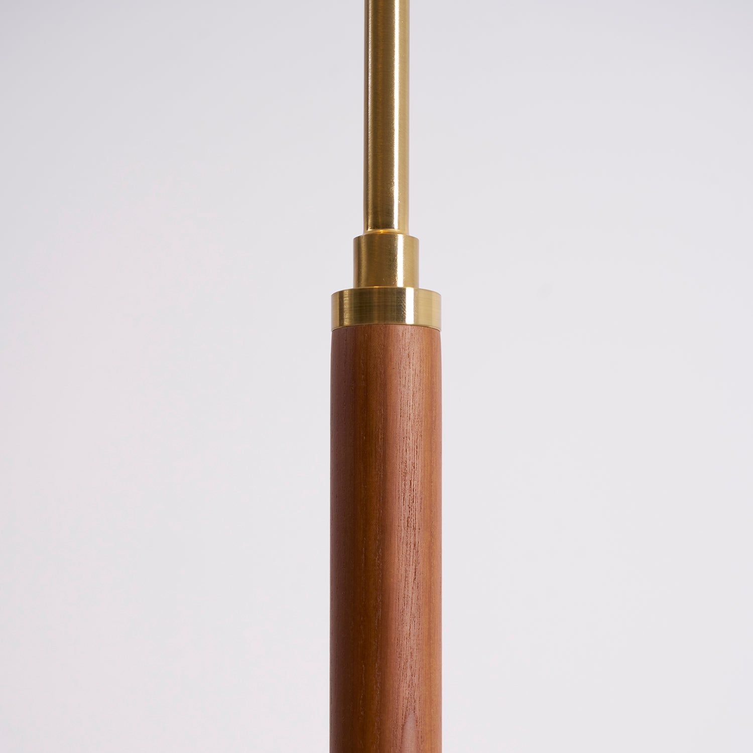Luxuriöse Stehleuchte mit doppeltem Stoffschirm und Holzdetails – 155 cm hohes Design-Statement | Restfield